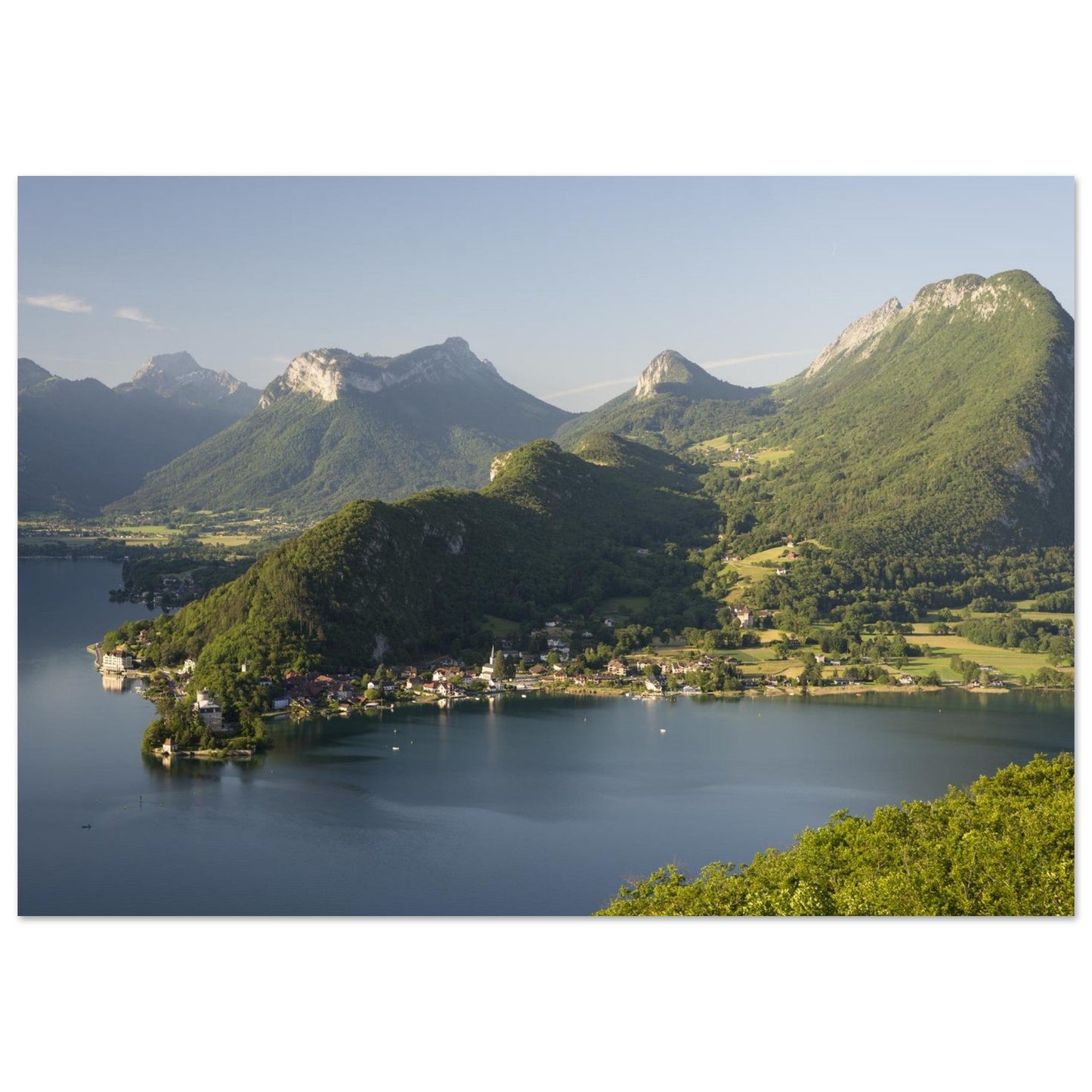 Photo de Duingt et du lac d’Annecy depuis le col de la Forclaz — tableau photo paysage de montagne en Alu Dibond, fabrication française