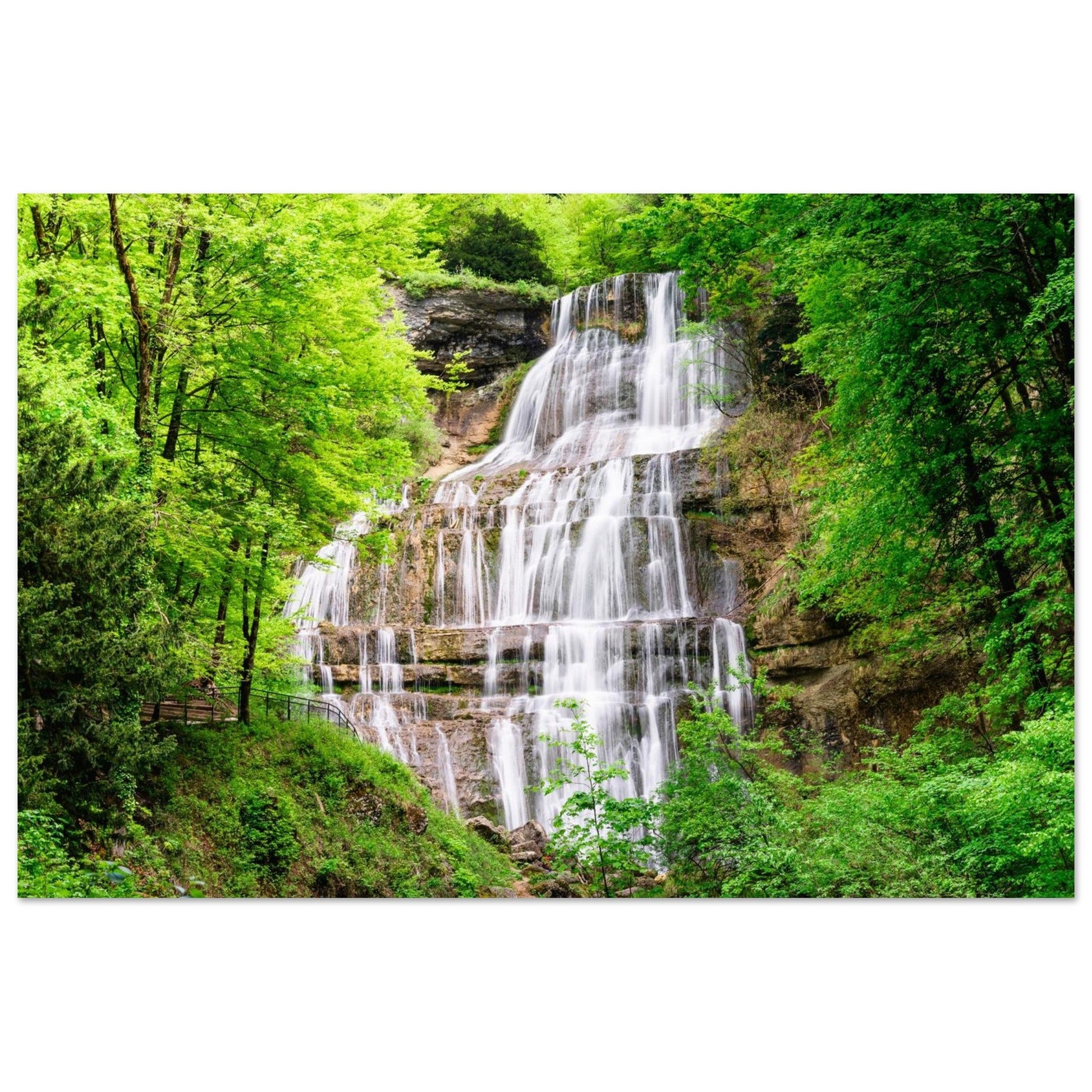 Tableau photo mural de la cascade de l’Éventail dans le Jura dans un salon épuré