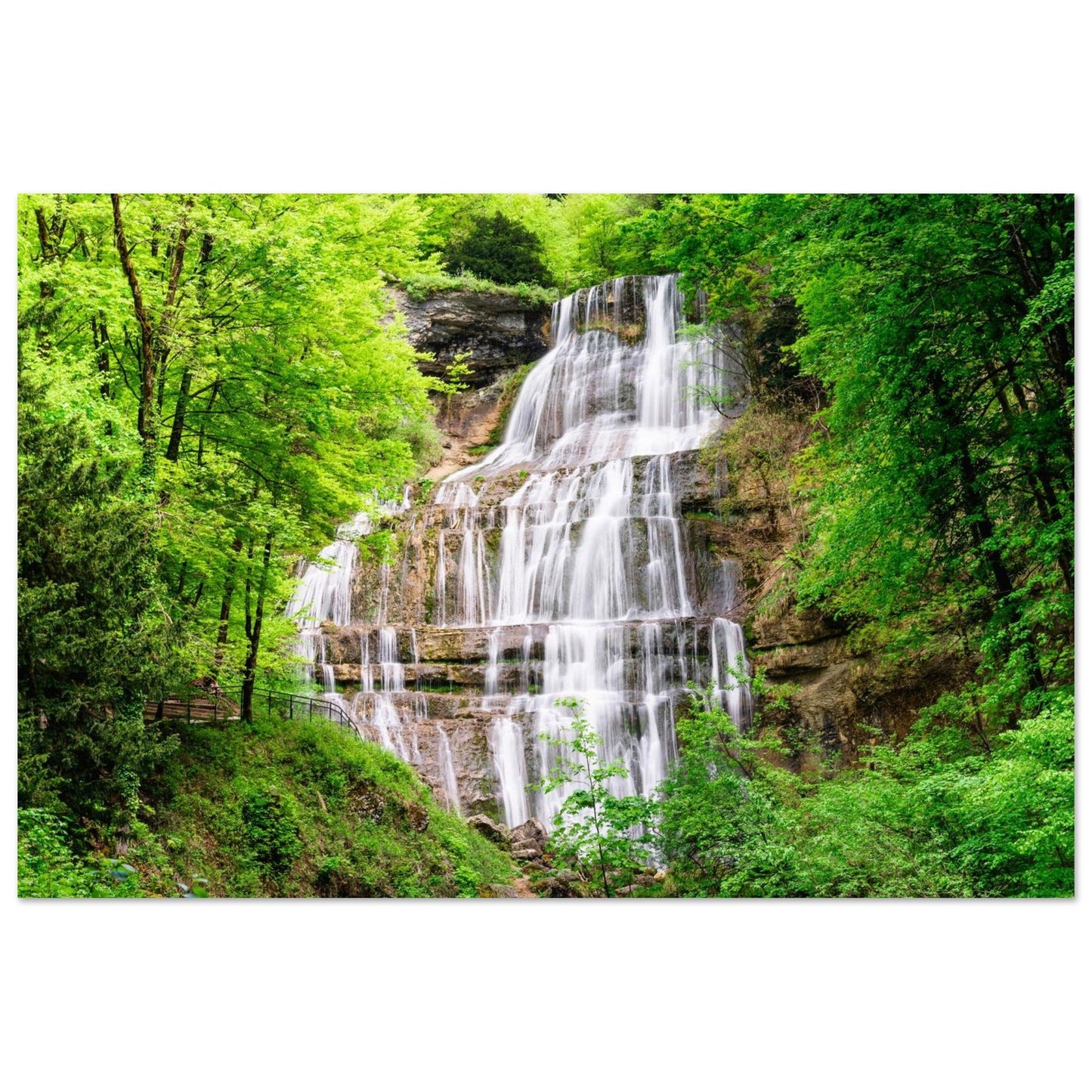 Tableau photo de la cascade de l’Éventail dans le Jura installé dans un bureau lumineux