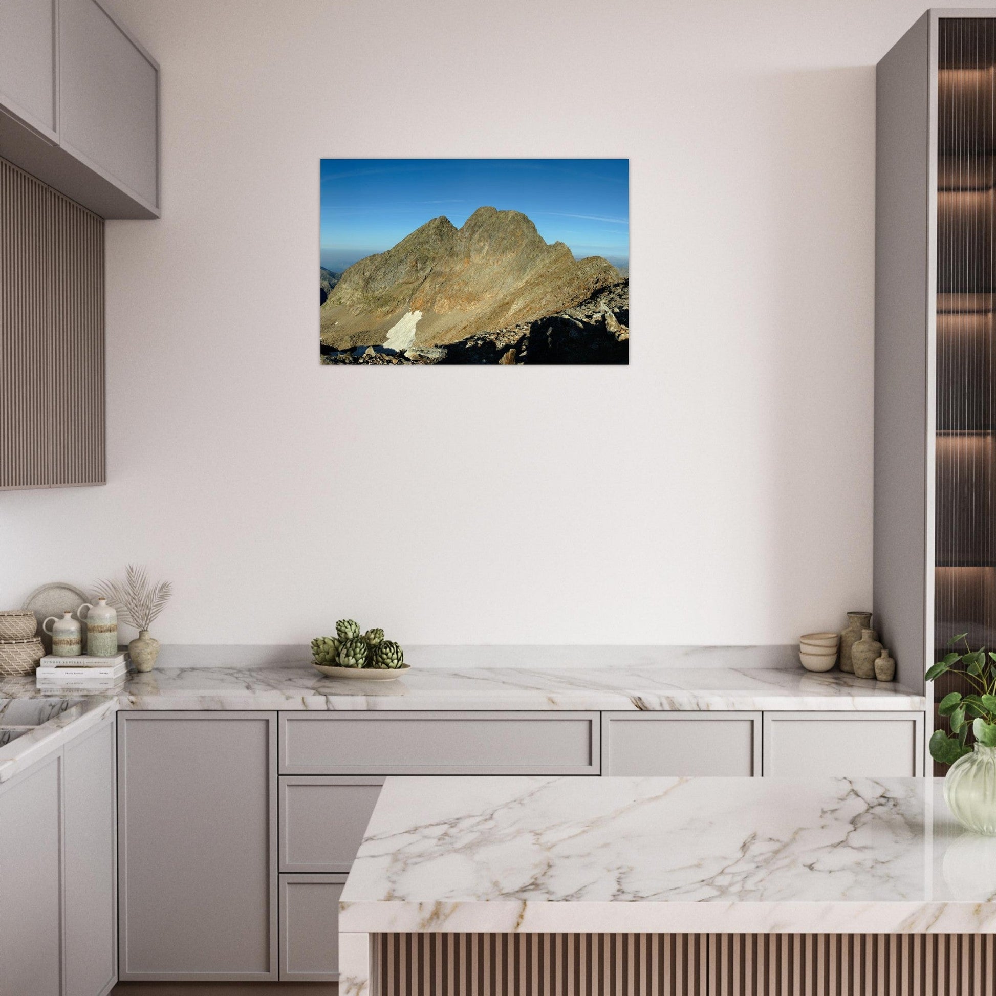 Tableau photo de la cime du Gélas dans le parc national du Mercantour sur aluminium Dibond mat, présenté dans un intérieur