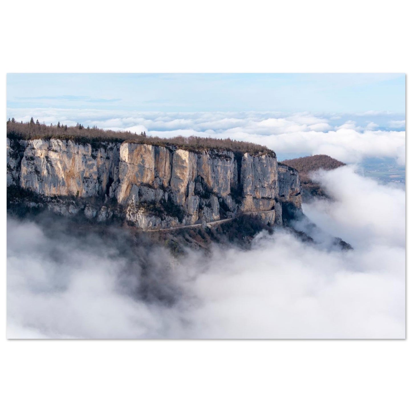 Photo de la route de Combe Laval au-dessus des nuages — tableau photo paysage de montagne en Alu Dibond
