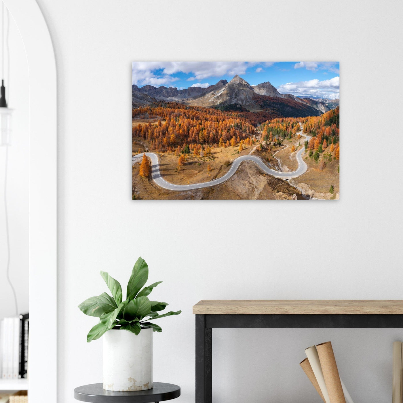Simulation eines AluArtMountains-Bildes in einem Interieur