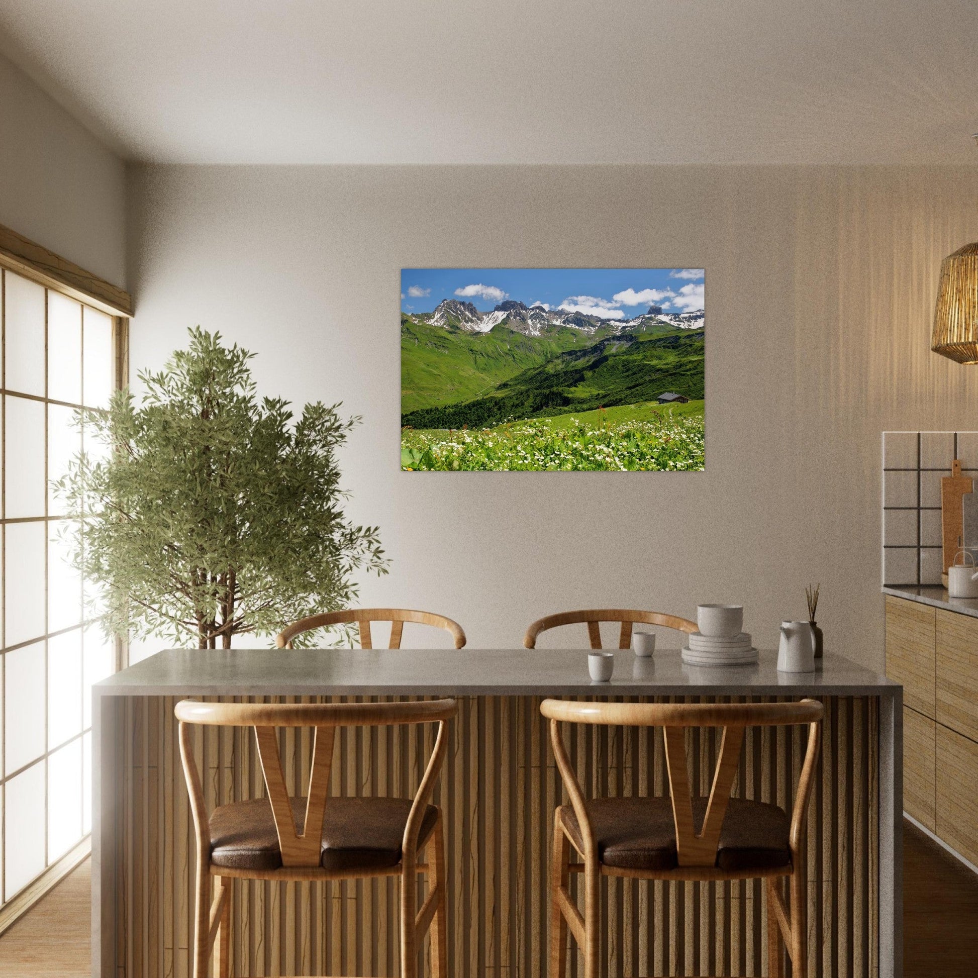 Tableau photo de la Vallée de Roselend dans le Beaufortain, Savoie sur aluminium Dibond mat, mis en scène dans une cuisine moderne
