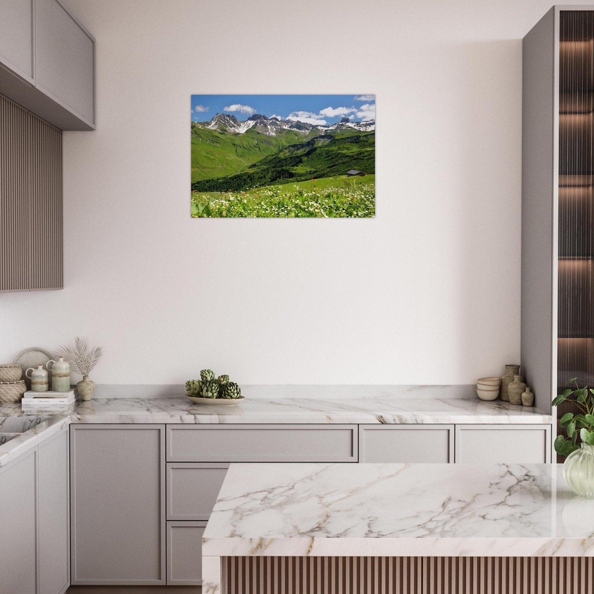 Tableau photo de la Vallée de Roselend dans le Beaufortain, Savoie sur aluminium Dibond mat, présenté dans un espace de travail