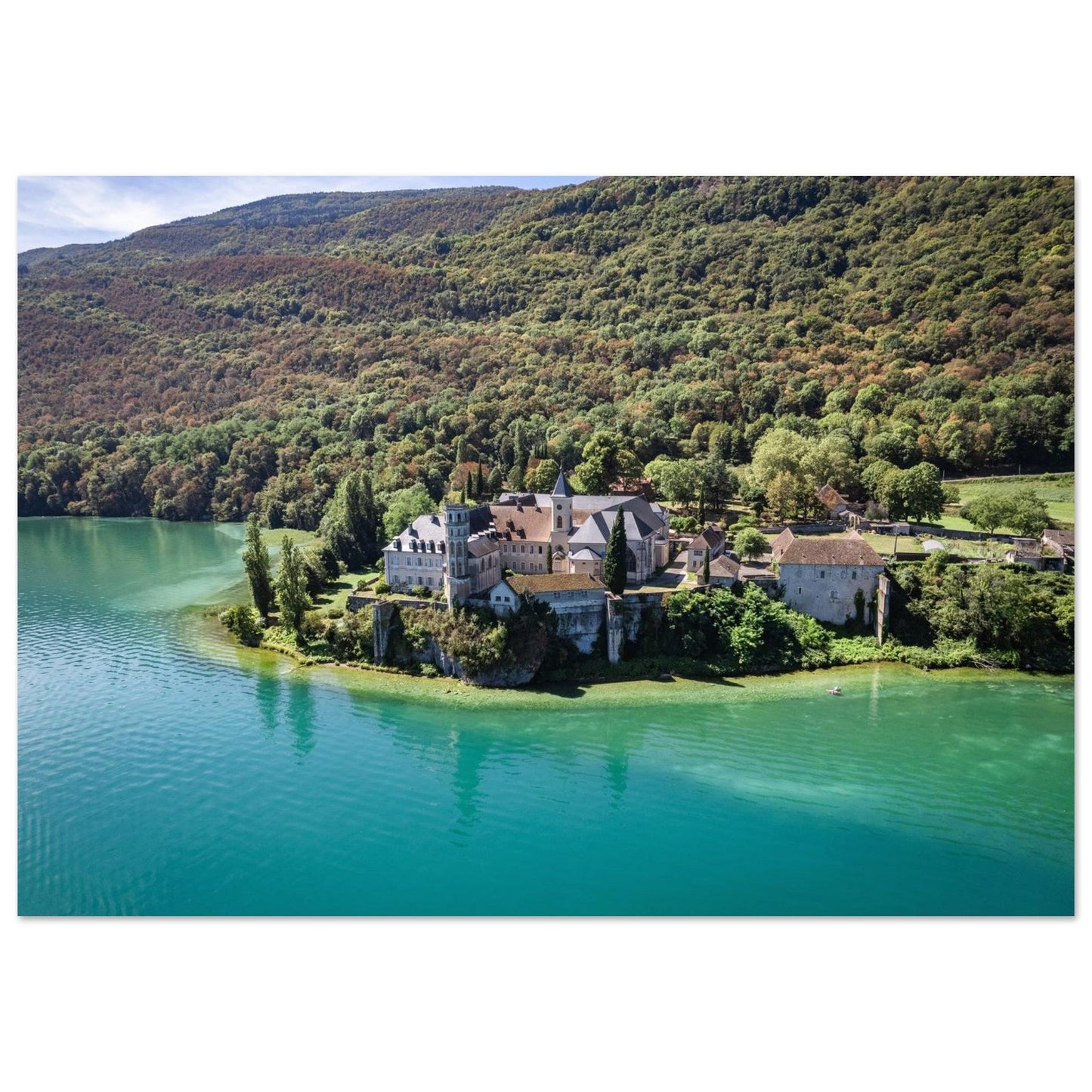 Tableau photo de l'Abbaye d’Hautecombe sur les rives du lac du Bourget sur aluminium Dibond mat, format 70 × 100 cm
