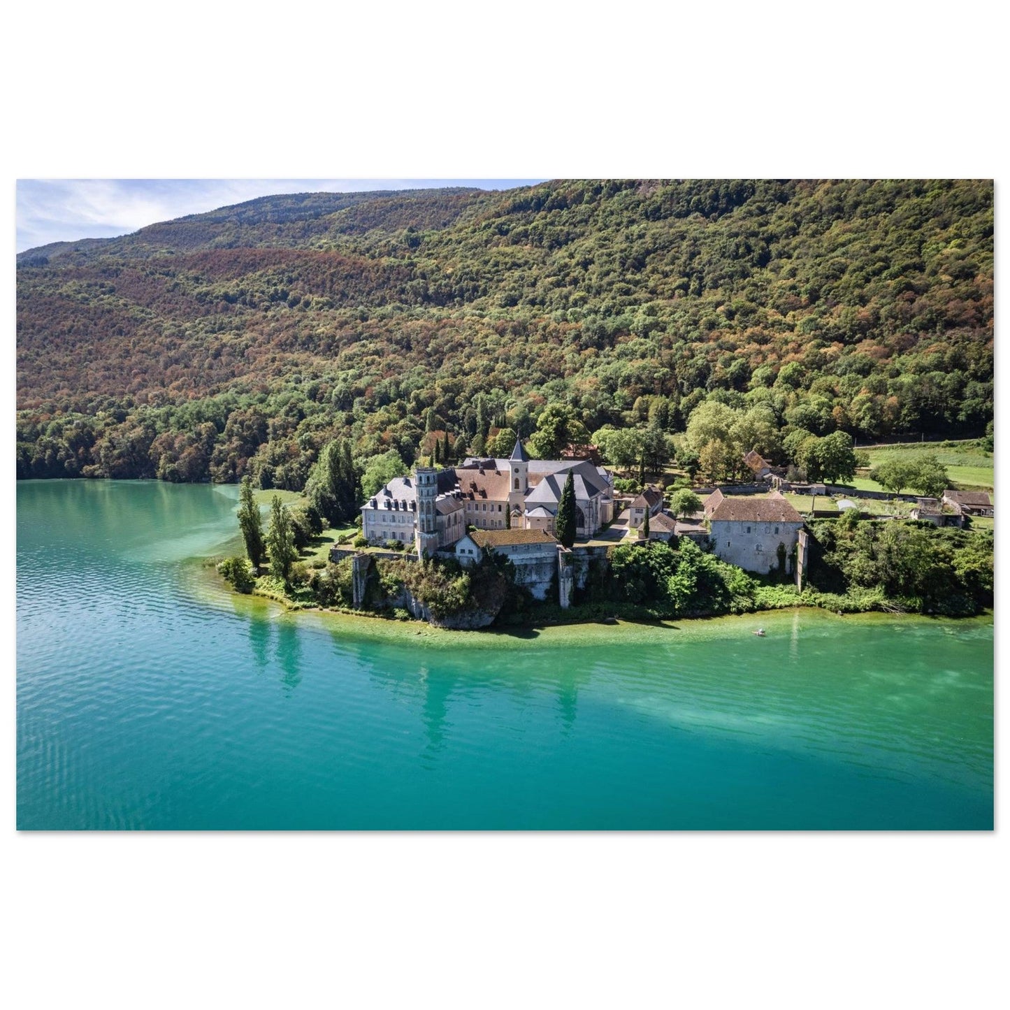 Tableau photo de l'Abbaye d’Hautecombe sur les rives du lac du Bourget sur aluminium Dibond mat, format 60 × 90 cm