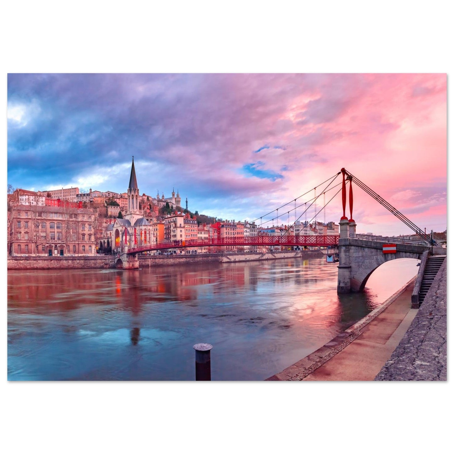 Photo de Lyon au coucher du soleil – Saint-Georges et Fourvière — tableau photo paysage de montagne en Alu Dibond, fabrication française