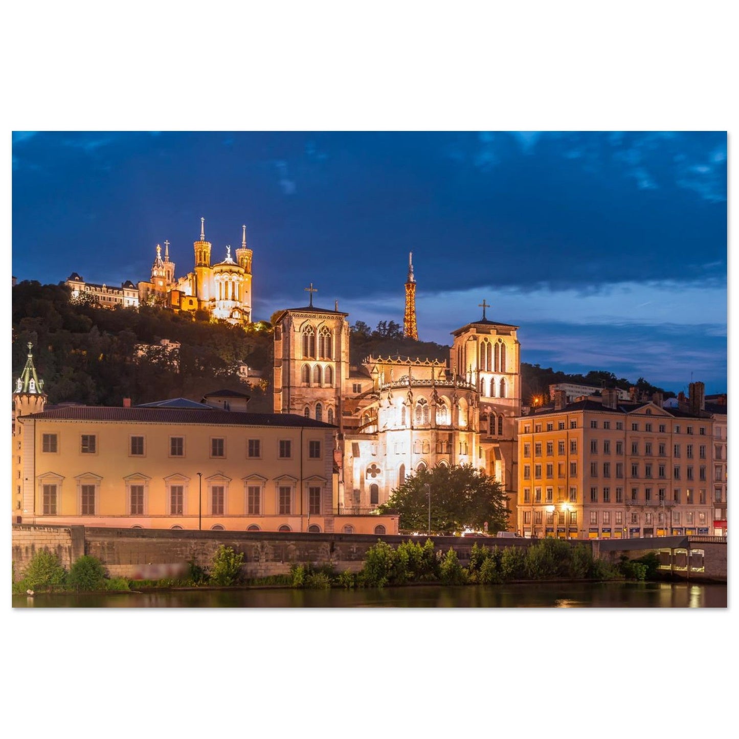 Photo de Lyon au crépuscule – Saint-Jean et Fourvière — tableau photo paysage de montagne en Alu Dibond, fabrication française