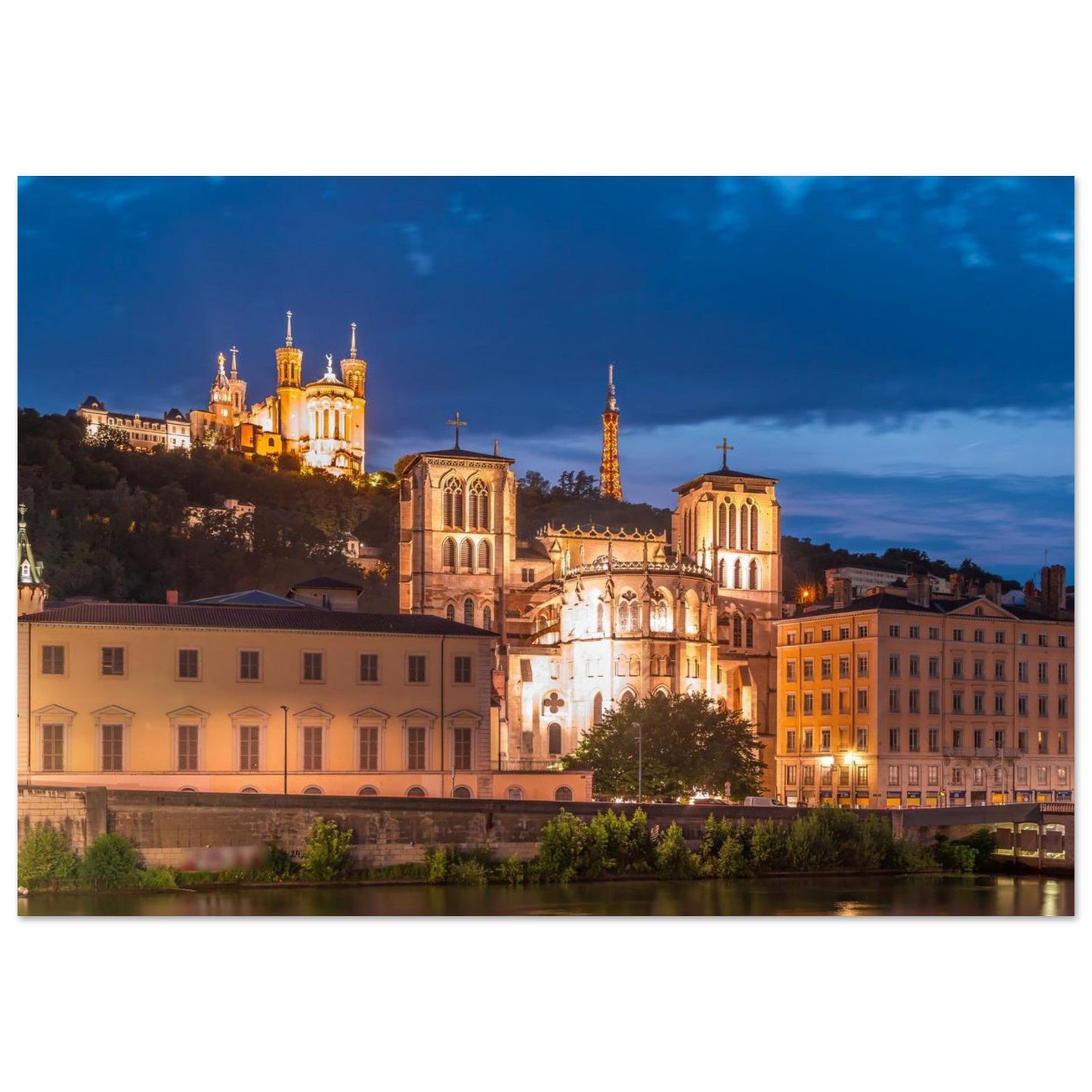 Photo de Lyon au crépuscule – Saint-Jean et Fourvière — tableau photo paysage de montagne en Alu Dibond, fabrication française