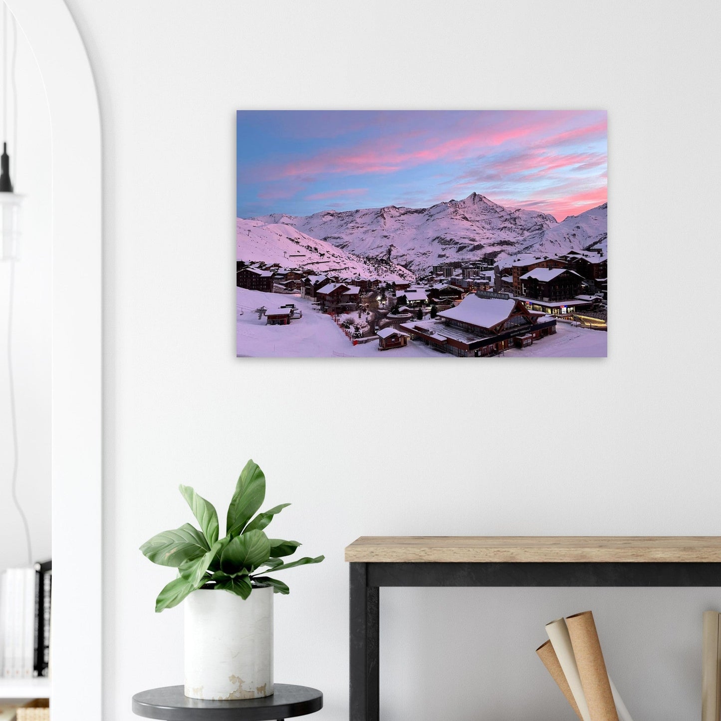 Photo de Tignes sous la neige et un ciel rose — tableau photo paysage de montagne en Alu Dibond, fabrication française