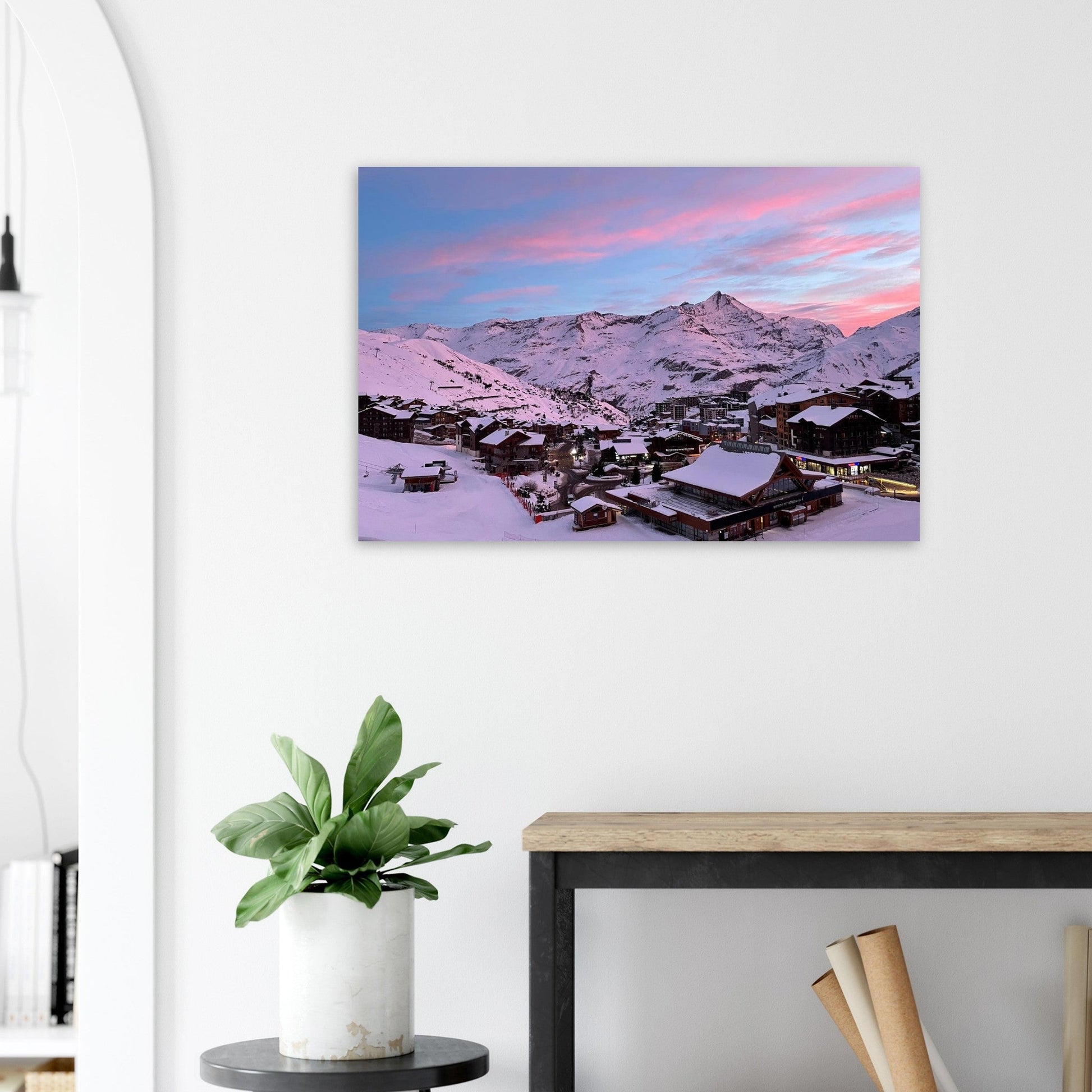 Photo de Tignes sous la neige et un ciel rose — tableau photo paysage de montagne en Alu Dibond, fabrication française