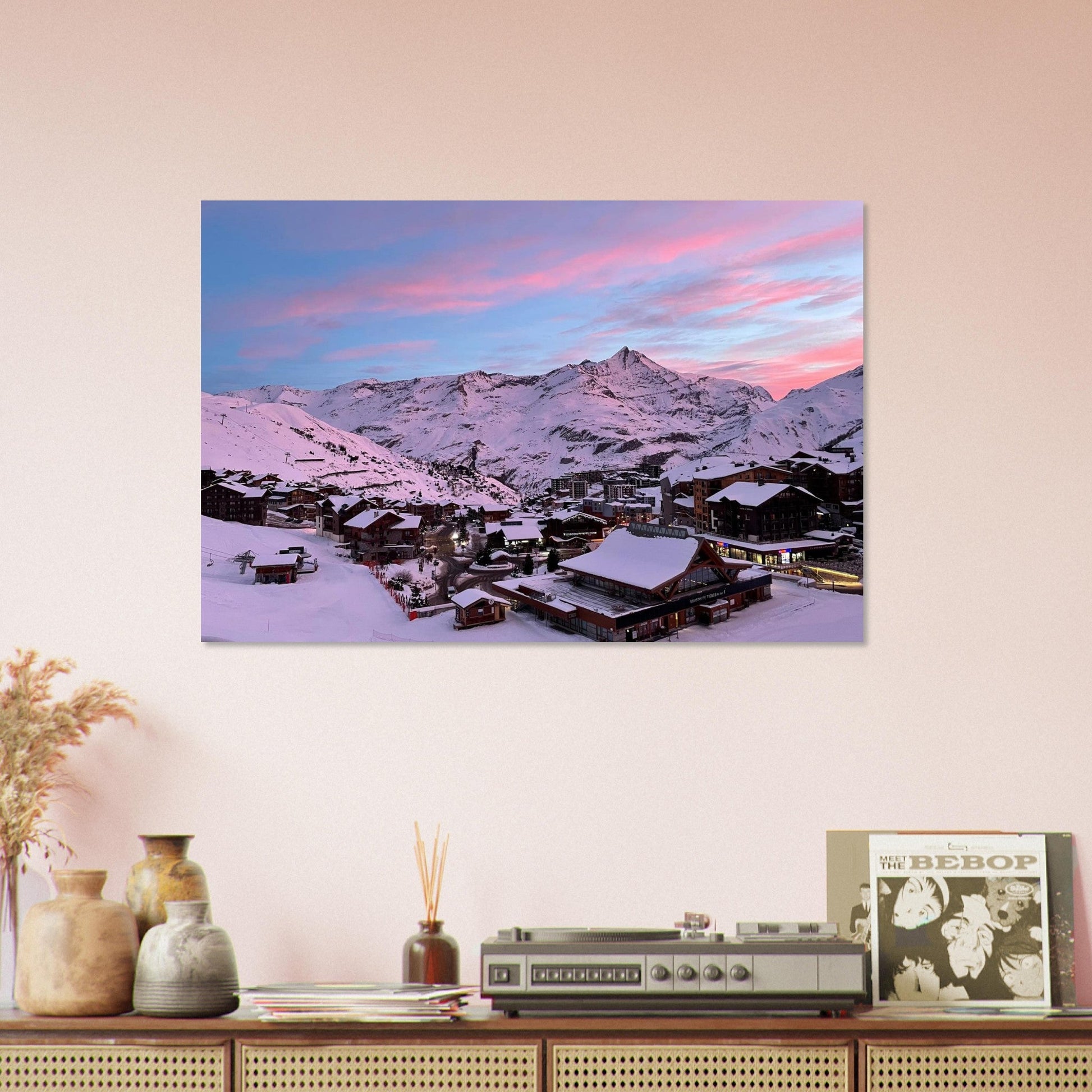 Photo de Tignes sous la neige et un ciel rose — tableau photo paysage de montagne en Alu Dibond, fabrication française