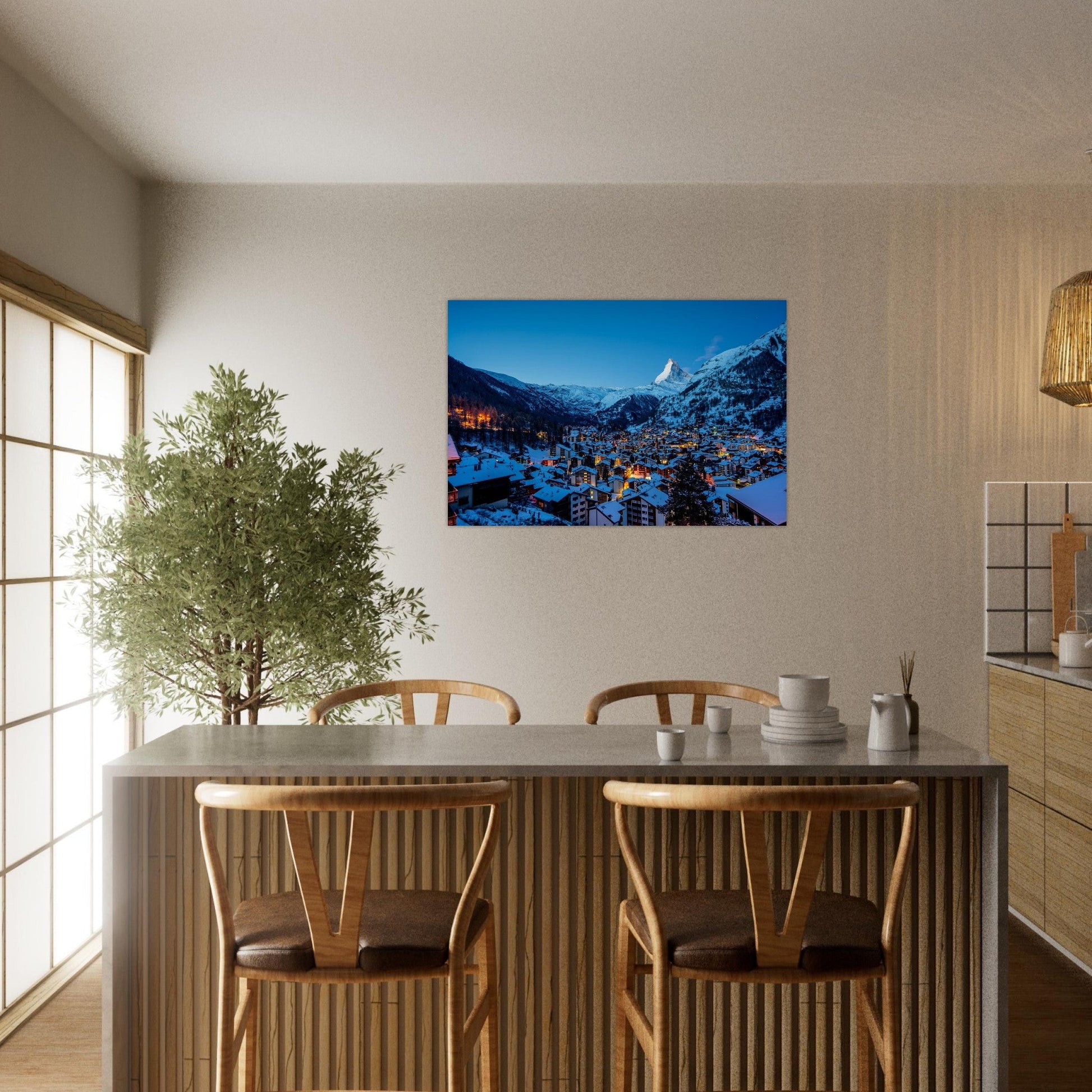 Tableau photo de Zermatt sous le Cervin à l’heure bleue sur aluminium Dibond mat, présenté dans un espace de travail