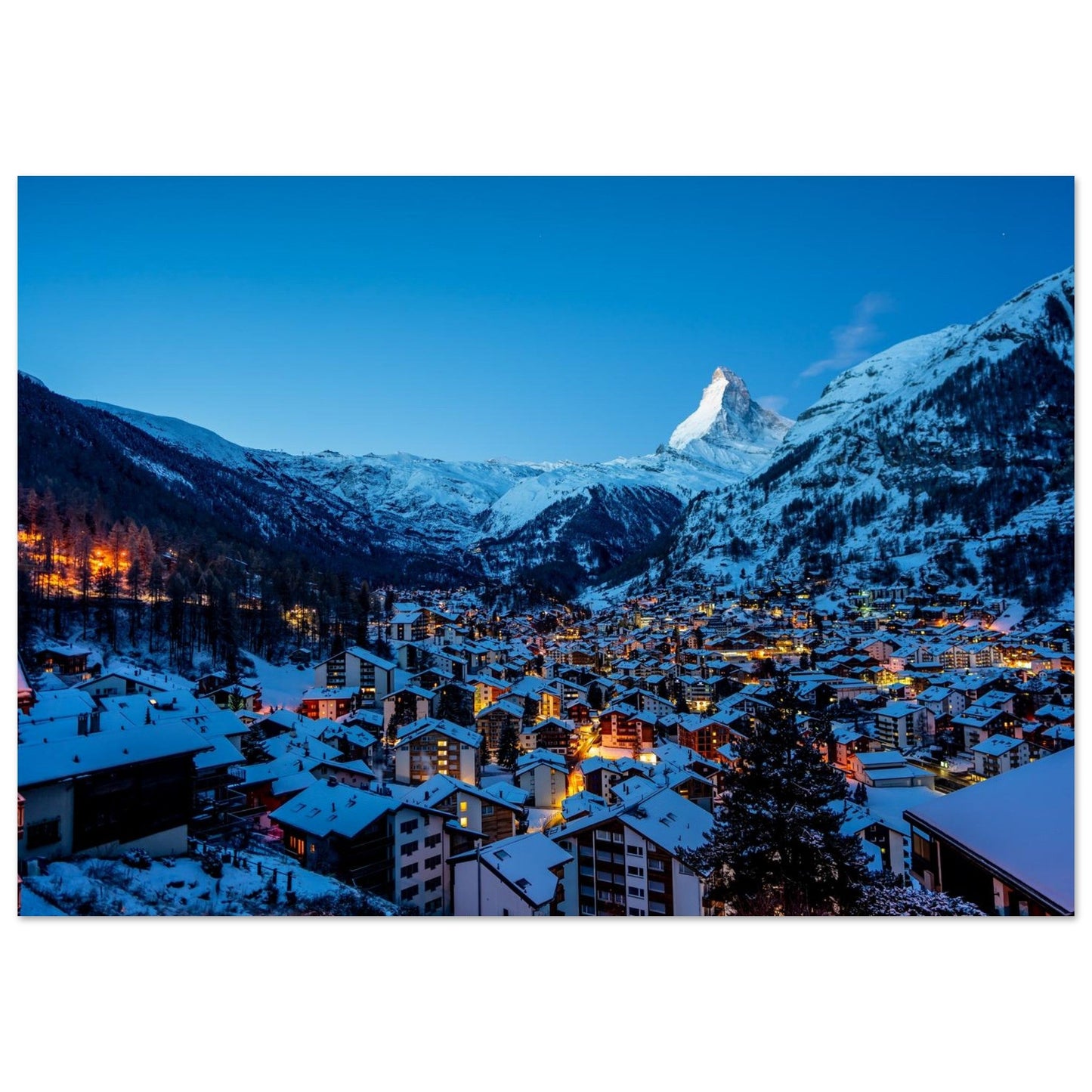 Tableau photo de Zermatt sous le Cervin à l’heure bleue sur aluminium Dibond mat, format 70 × 100 cm