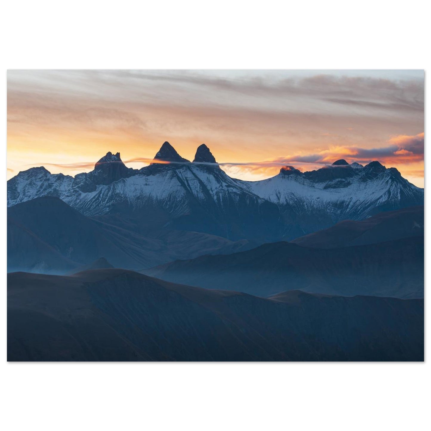 Photo des Aiguilles d’Arves au lever du soleil depuis le col de la Croix de Fer — tableau photo paysage de montagne en Alu Dibond