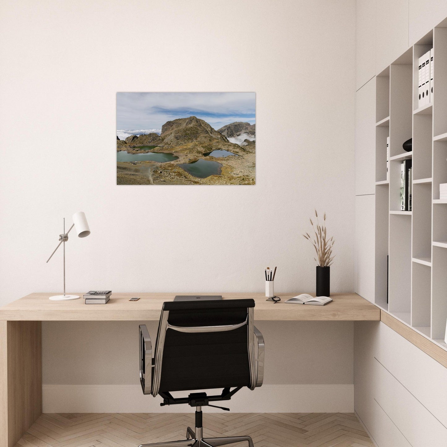 Tableau photo des lacs Robert dans le massif de Belledonne sur aluminium Dibond mat, présenté dans un intérieur