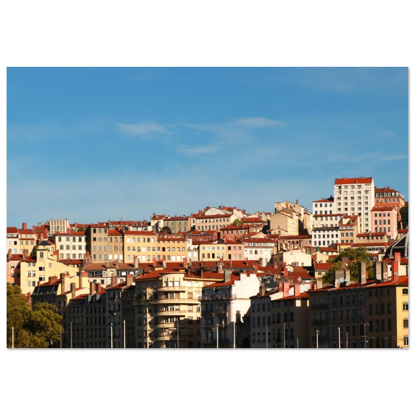 Tableau photo des pentes colorées de la Croix-Rousse à Lyon sur aluminium Dibond mat, format 70 × 100 cm