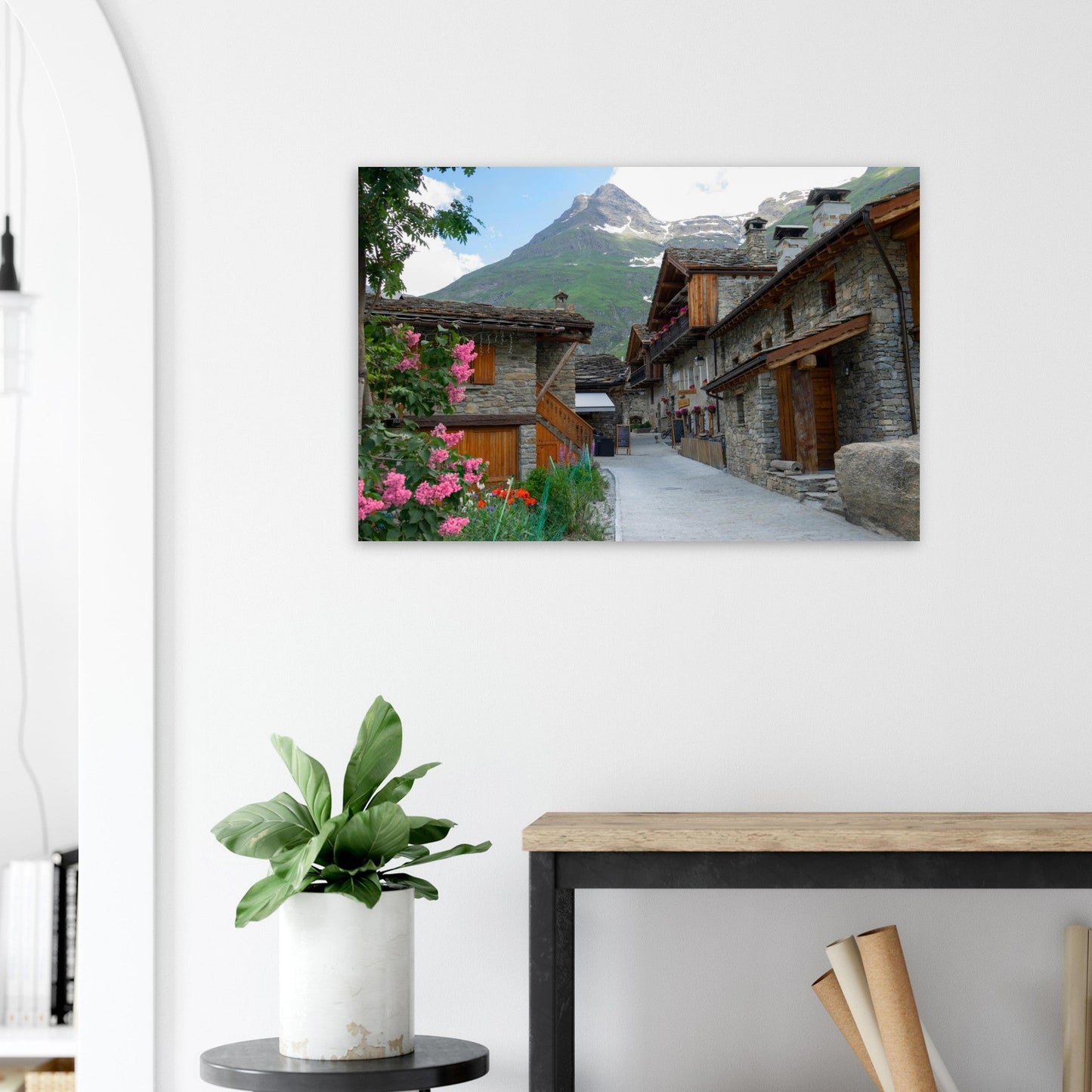 Photo of the flowery alleyways of Bonneval-sur-Arc in summer — photo print on matte aluminium Dibond