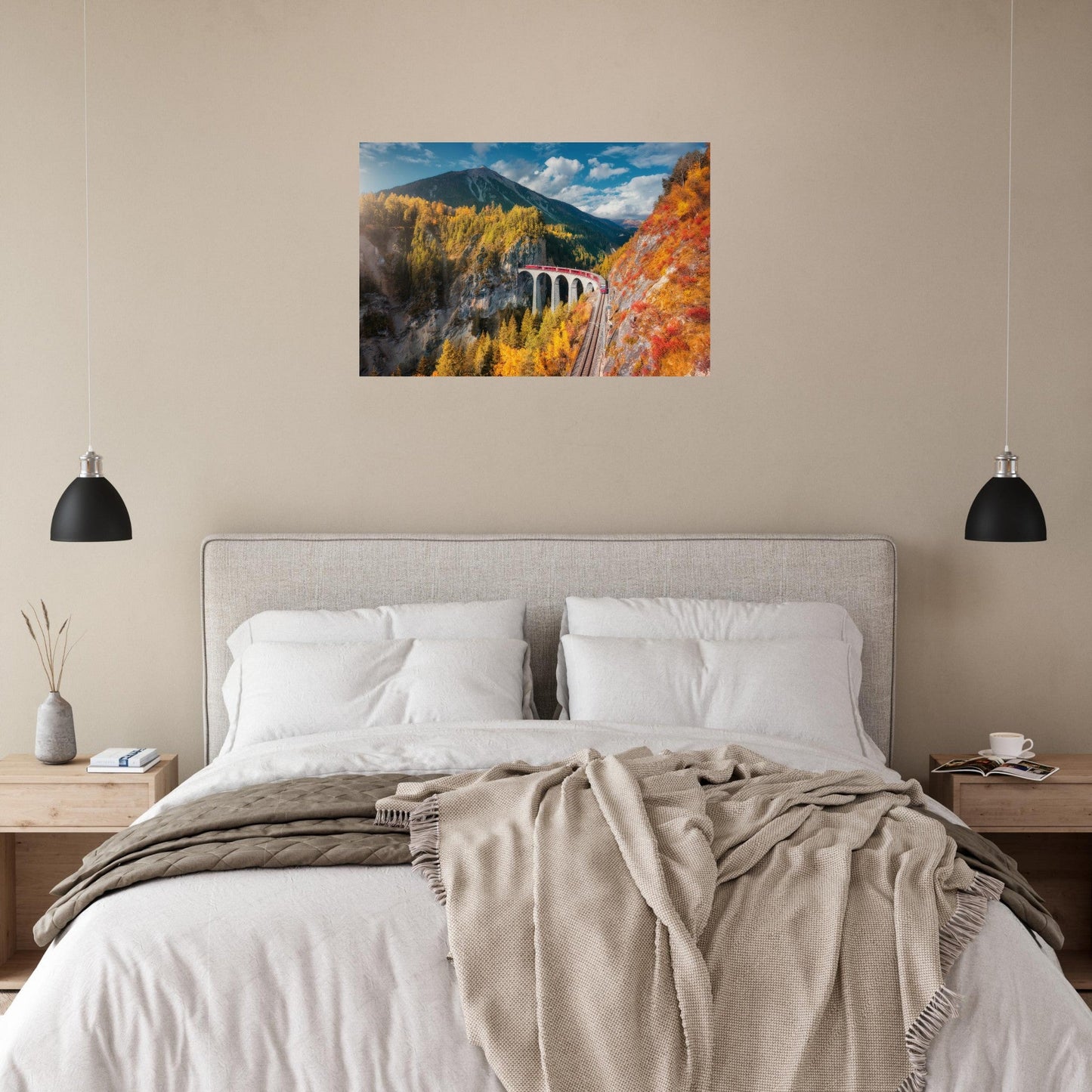 Tableau photo du Bernina Express au viaduc de Landwasser en automne sur aluminium Dibond mat, présenté dans un espace de vie