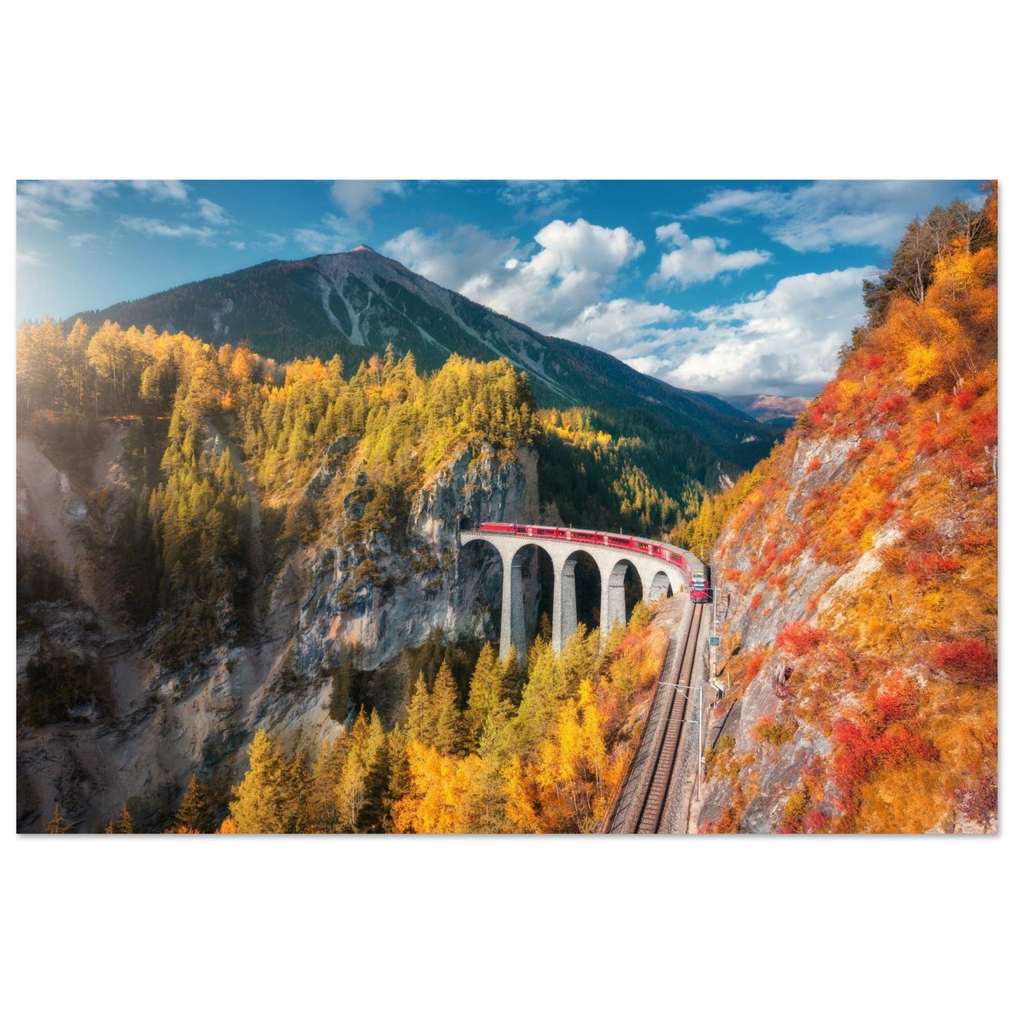 Tableau photo du Bernina Express au viaduc de Landwasser en automne sur aluminium Dibond mat, format 60 × 90 cm