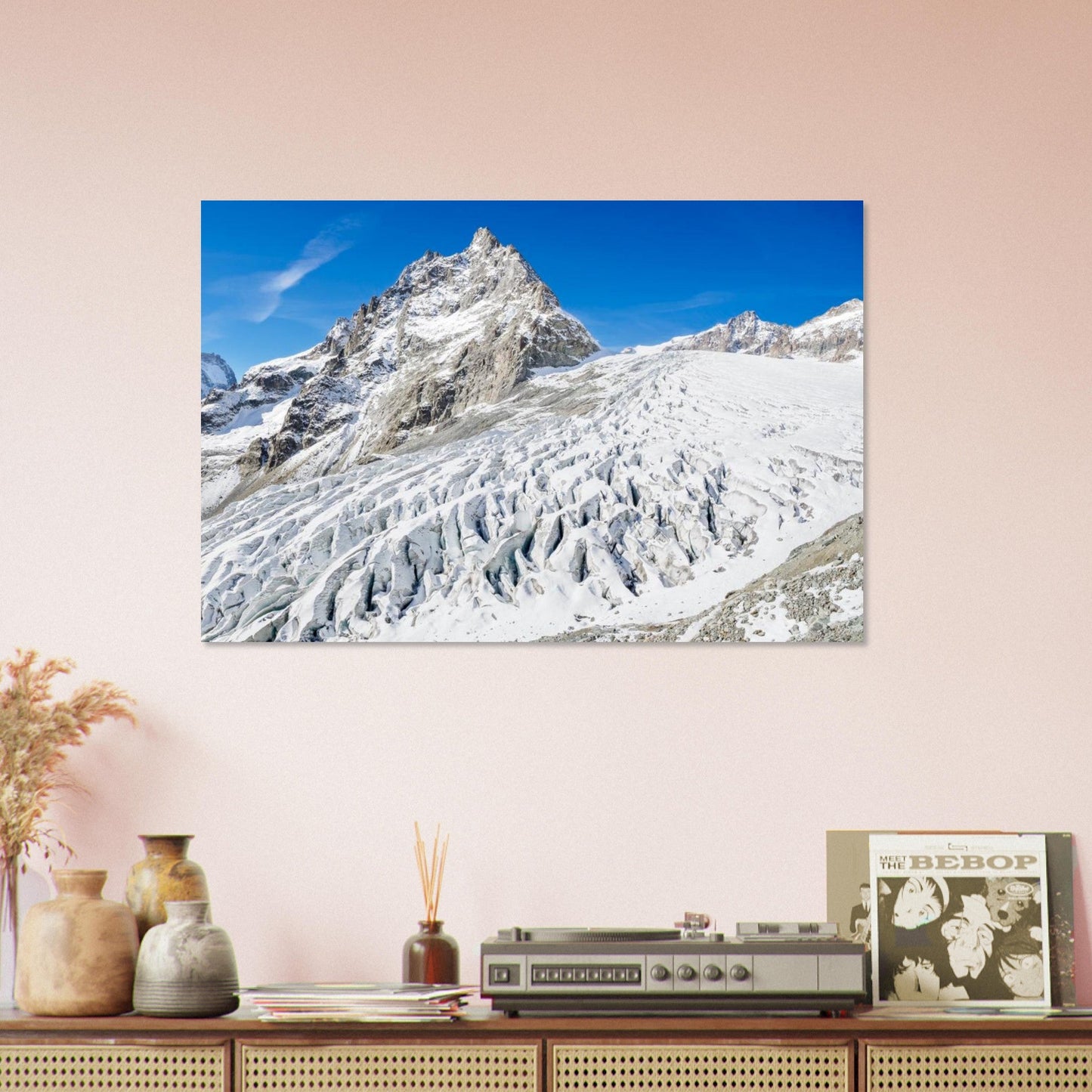 Tableau photo du Glacier Blanc face au mont Pelvoux sur aluminium Dibond mat, présenté dans un espace de vie