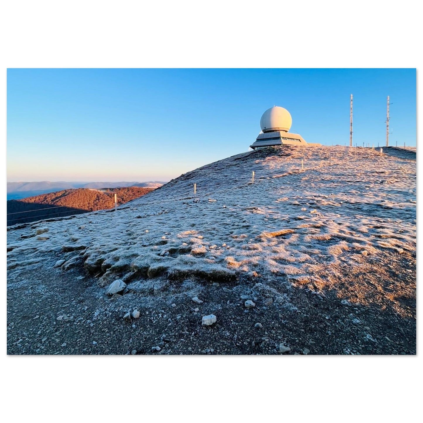 Photo du Grand Ballon et de son radôme en hiver — tableau photo paysage de montagne en Alu Dibond, fabrication française