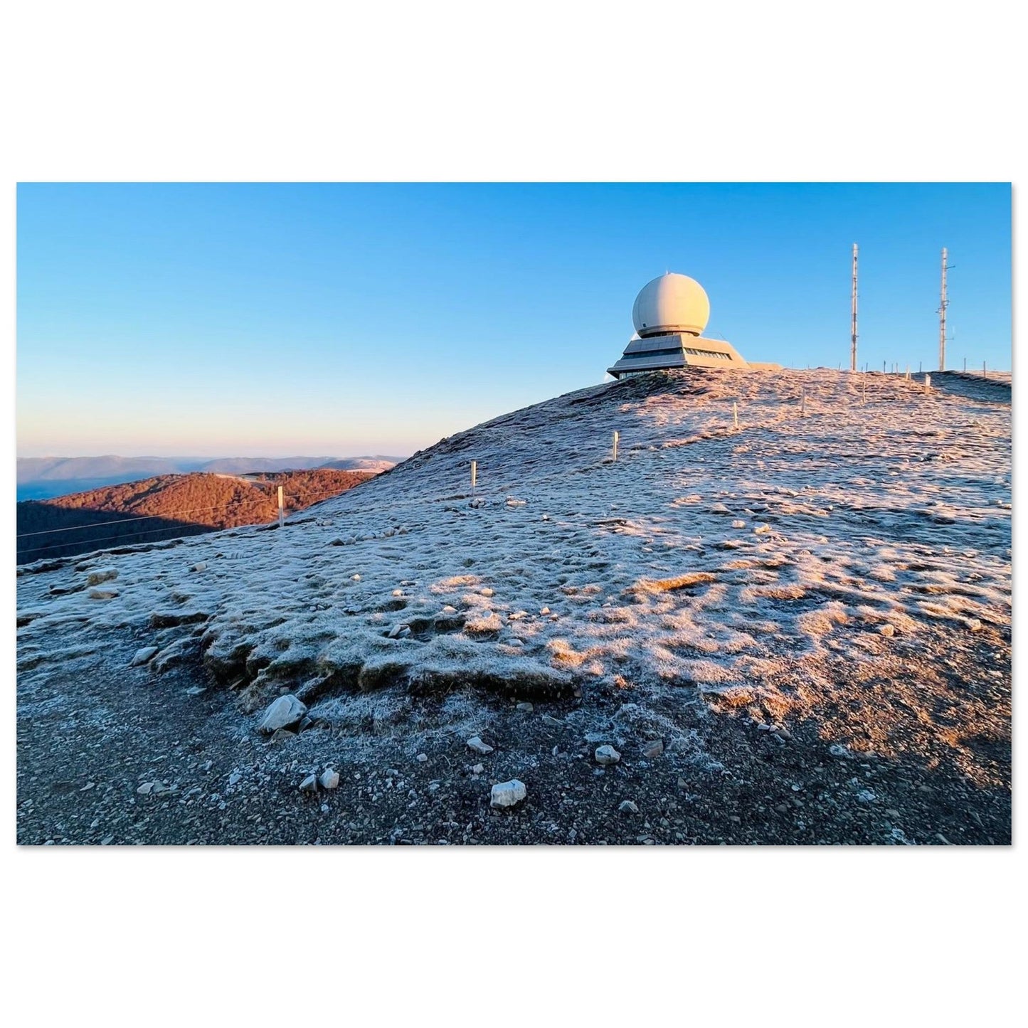 Photo du Grand Ballon et de son radôme en hiver — tableau photo paysage de montagne en Alu Dibond, fabrication française