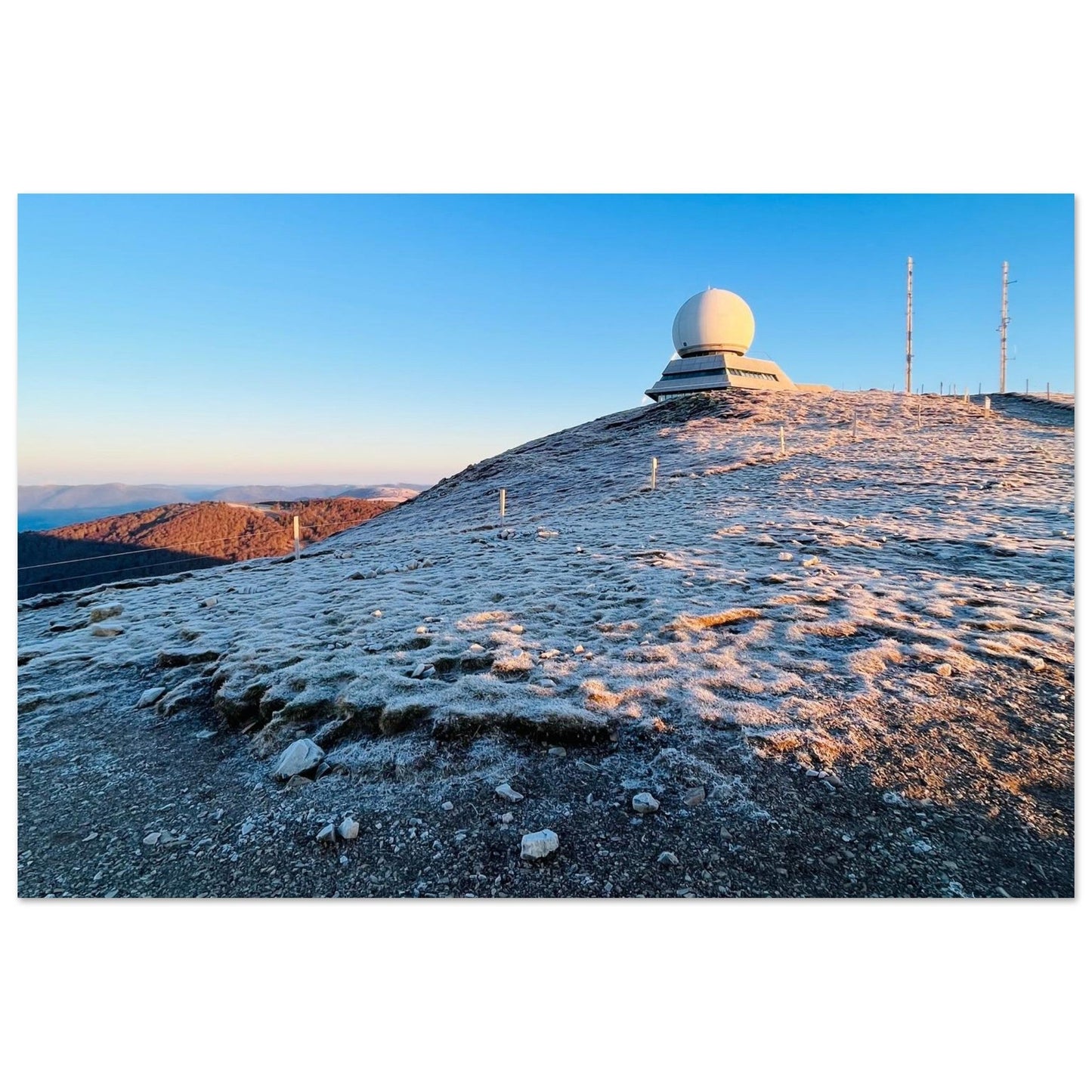 Photo du Grand Ballon et de son radôme en hiver — tableau photo paysage de montagne en Alu Dibond, fabrication française