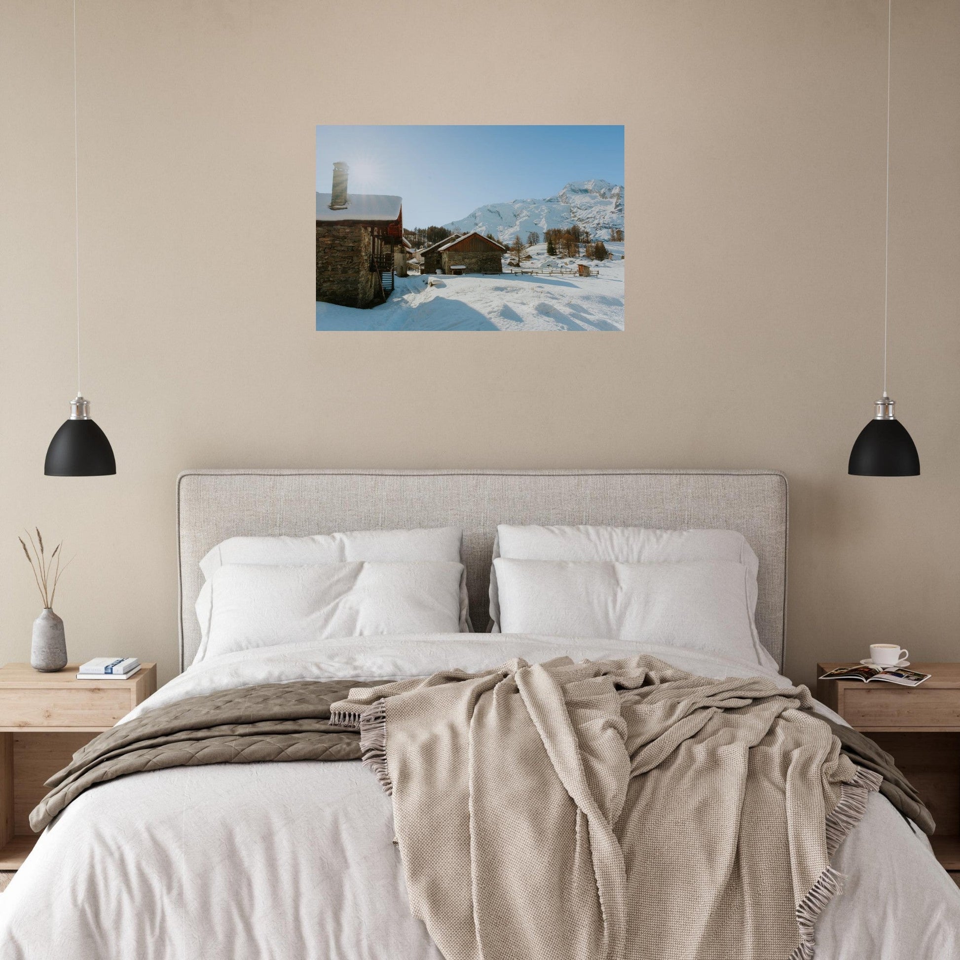 Tableau photo du hameau du Monal sous la neige sur aluminium Dibond mat, présenté dans un intérieur