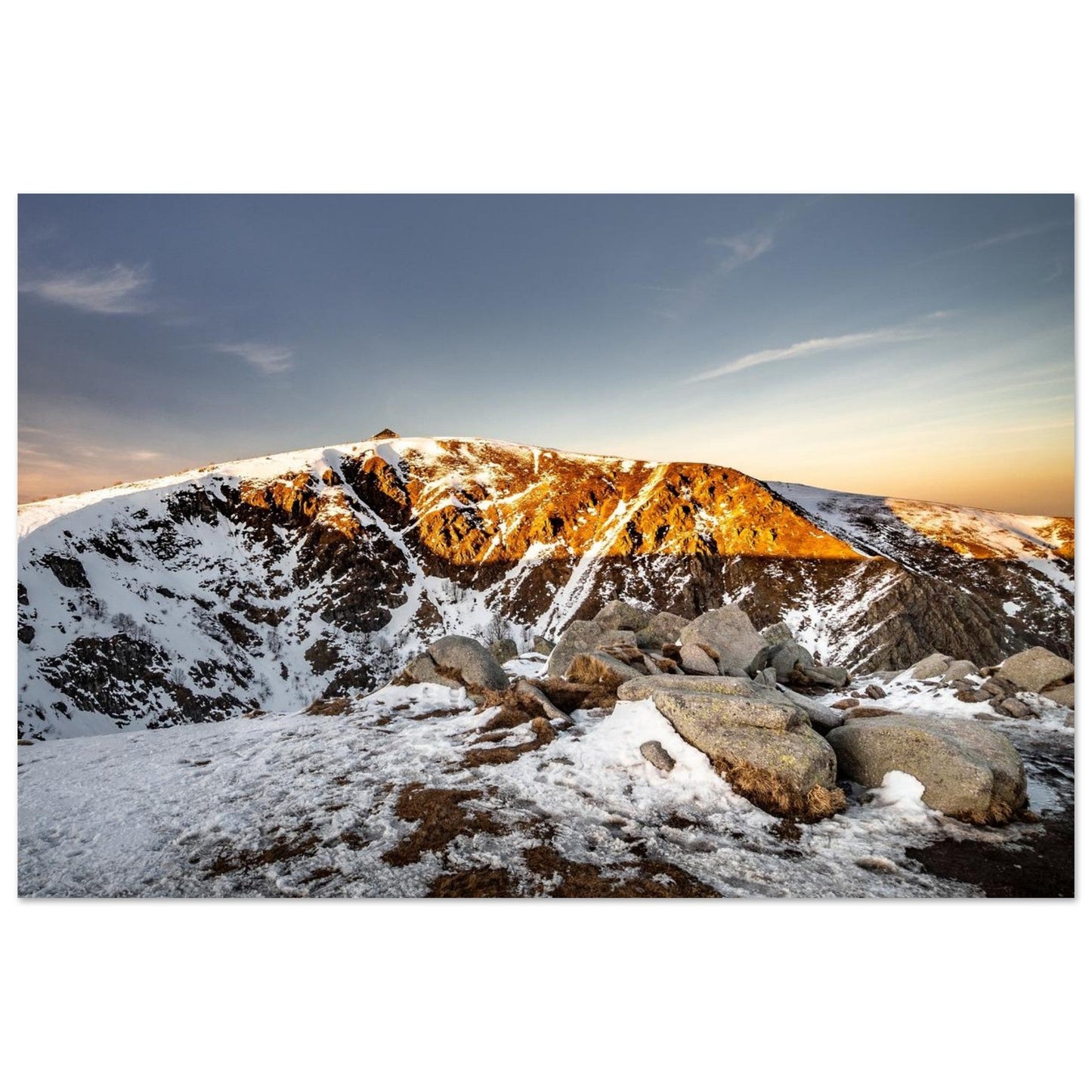 Photo du Hohneck enneigé au coucher du soleil — tableau photo paysage de montagne en Alu Dibond, fabrication française