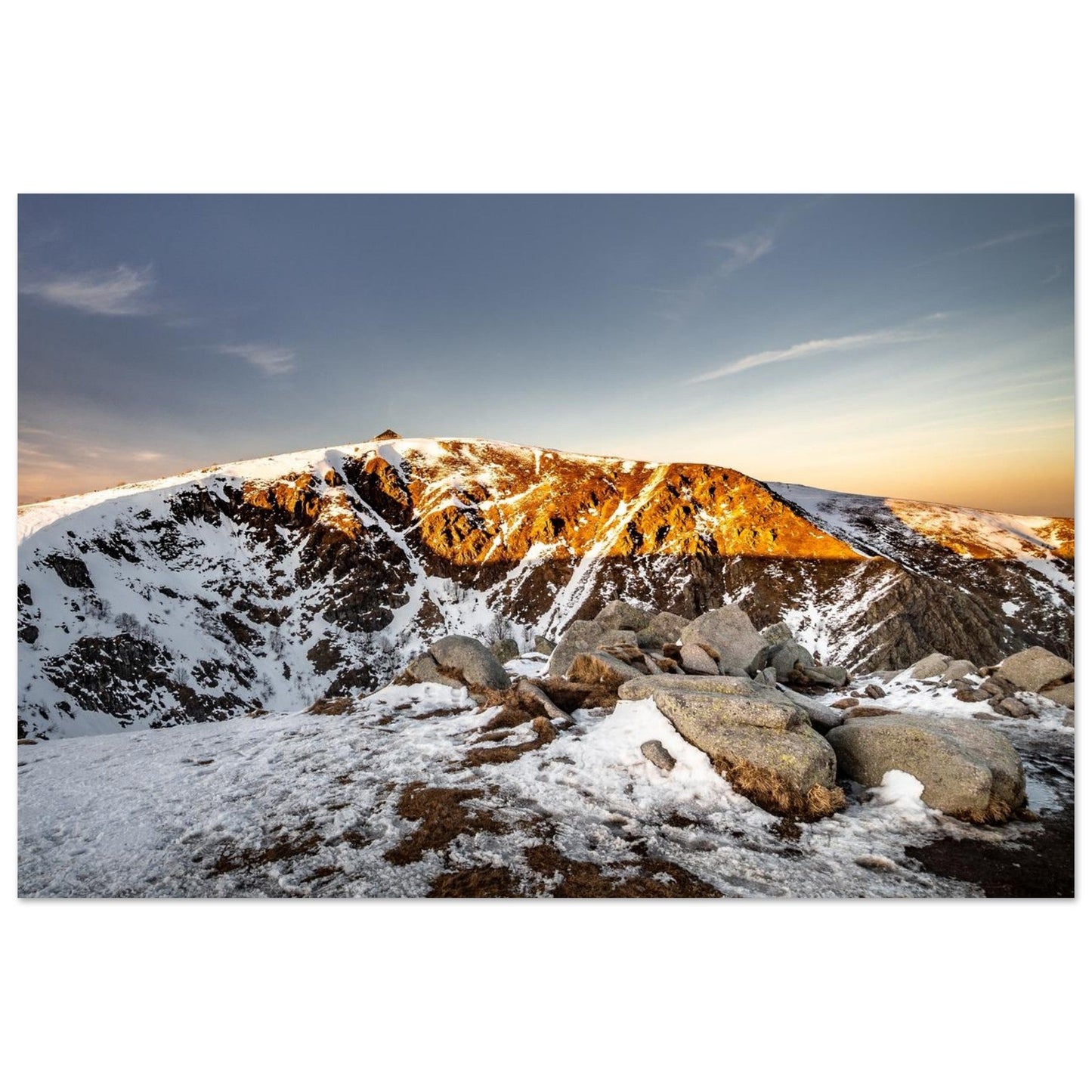 Photo du Hohneck enneigé au coucher du soleil — tableau photo paysage de montagne en Alu Dibond, fabrication française
