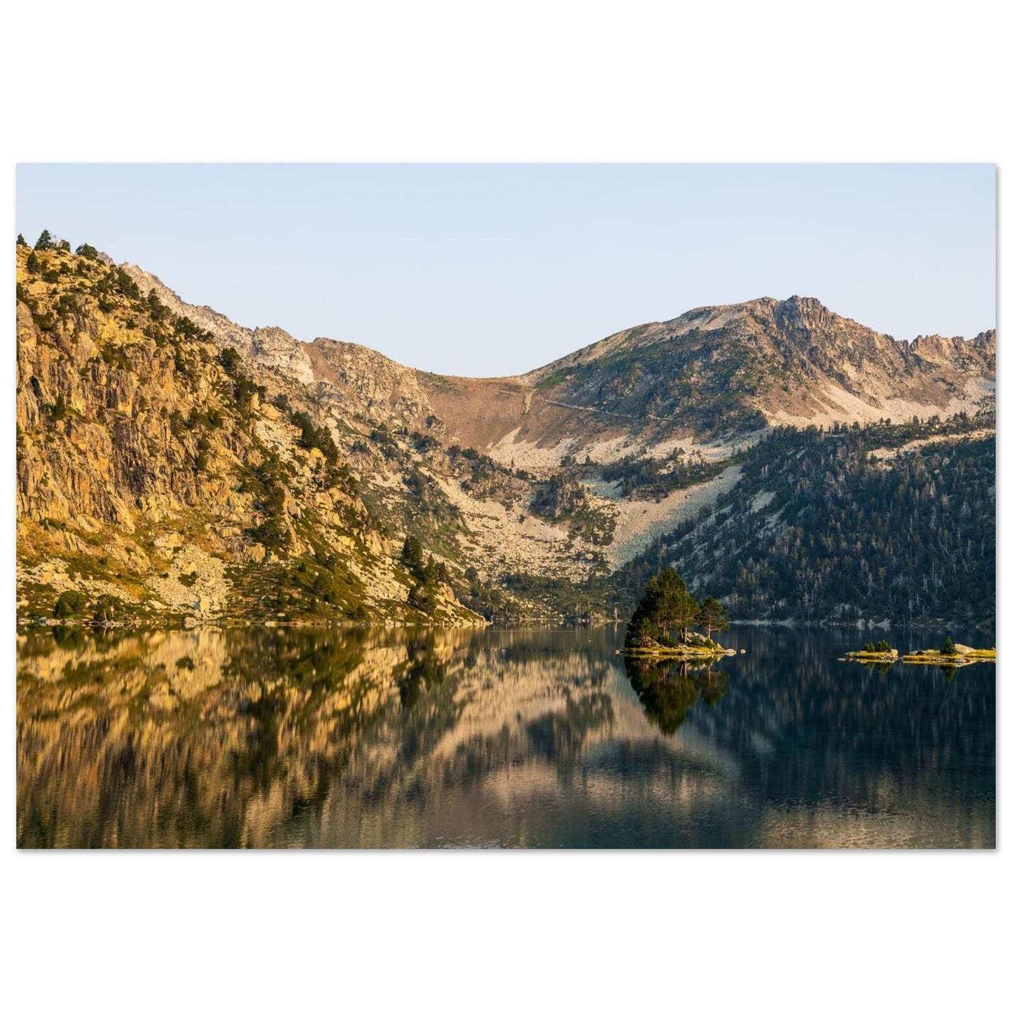 Photo du lac d’Aubert au lever du soleil dans le Néouvielle — tableau photo paysage de montagne en Alu Dibond