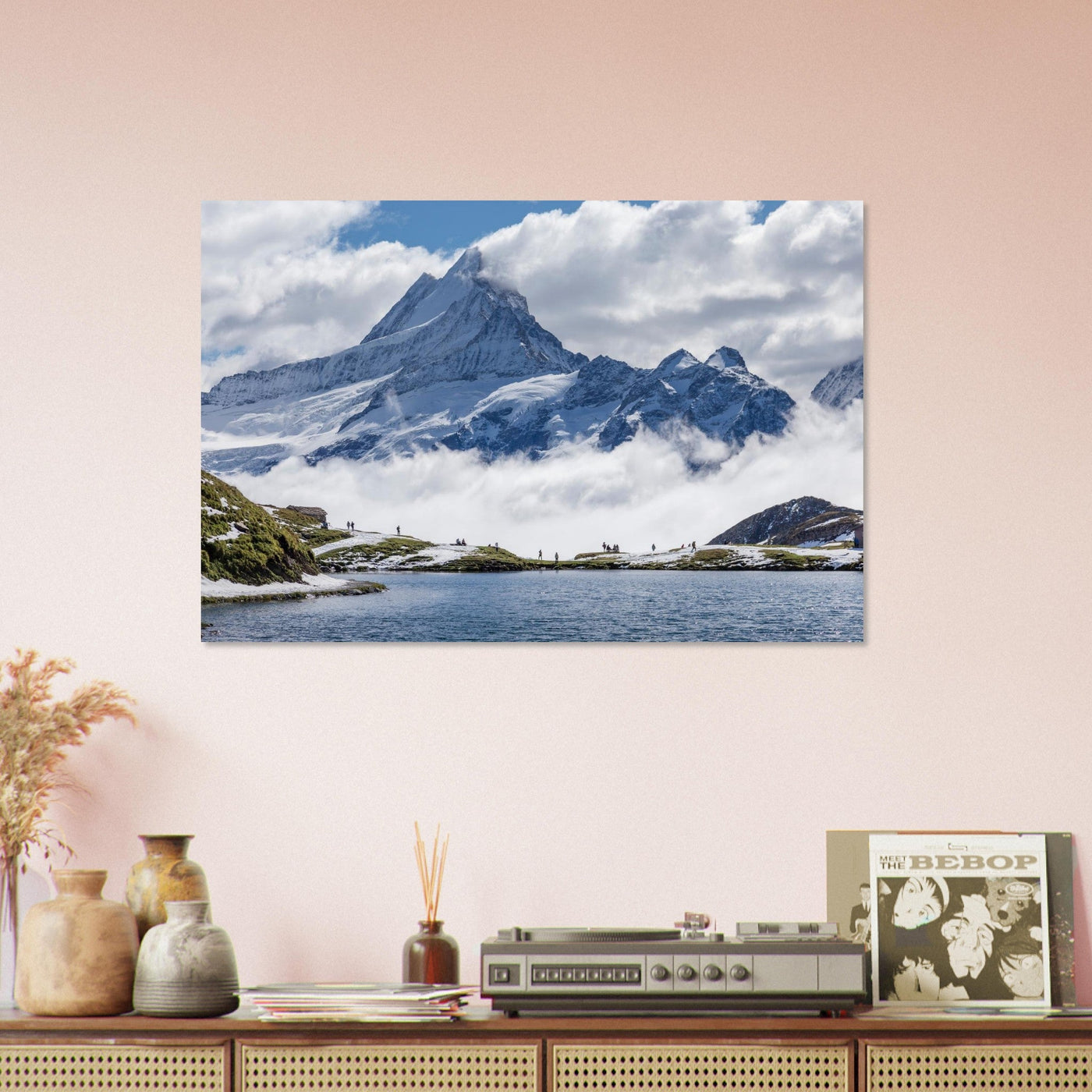 Simulation d’un tableau AluArtMountains dans un intérieur