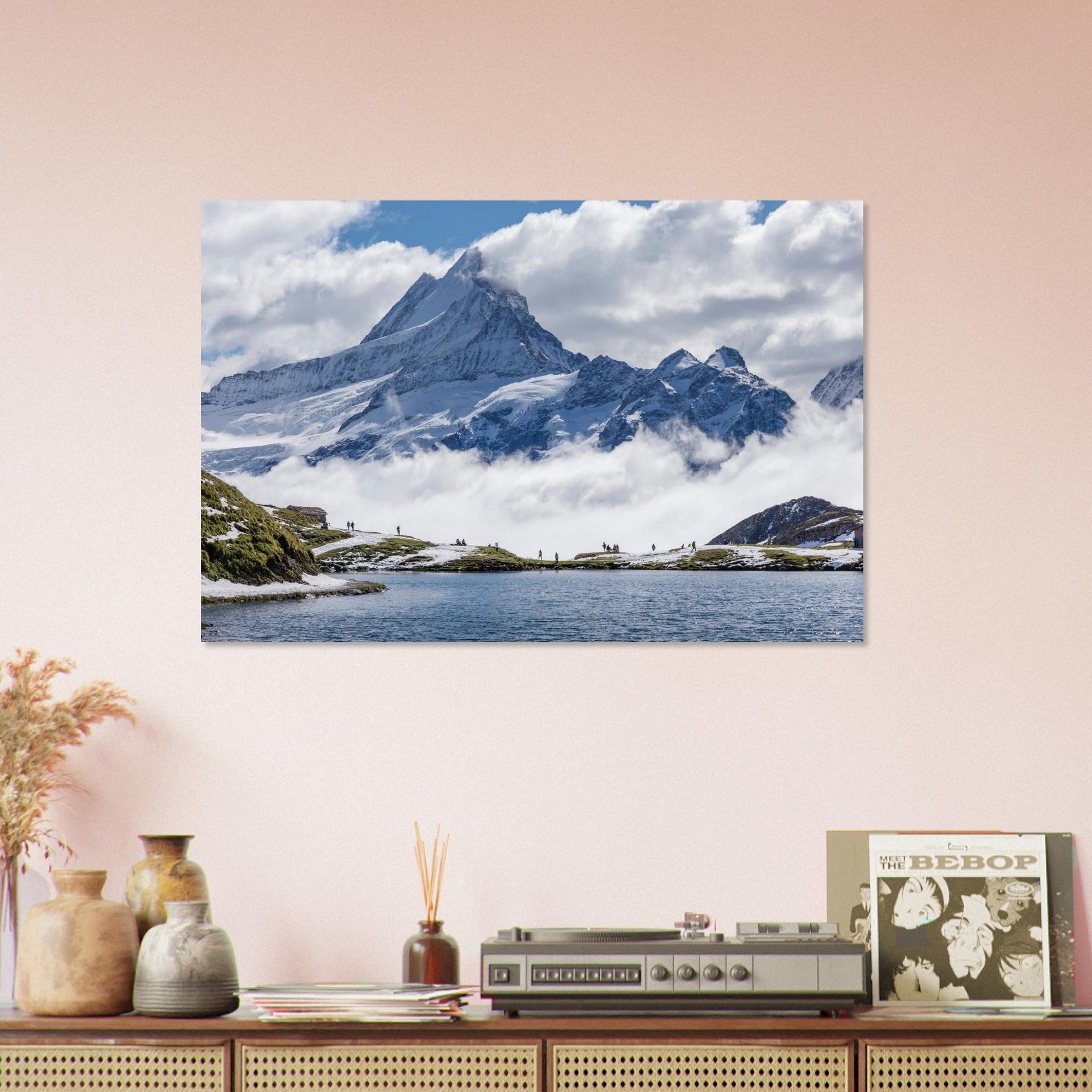 Photo du lac de Bachalp encore enneigé face au Schreckhorn — tableau photo paysage de montagne en Alu Dibond