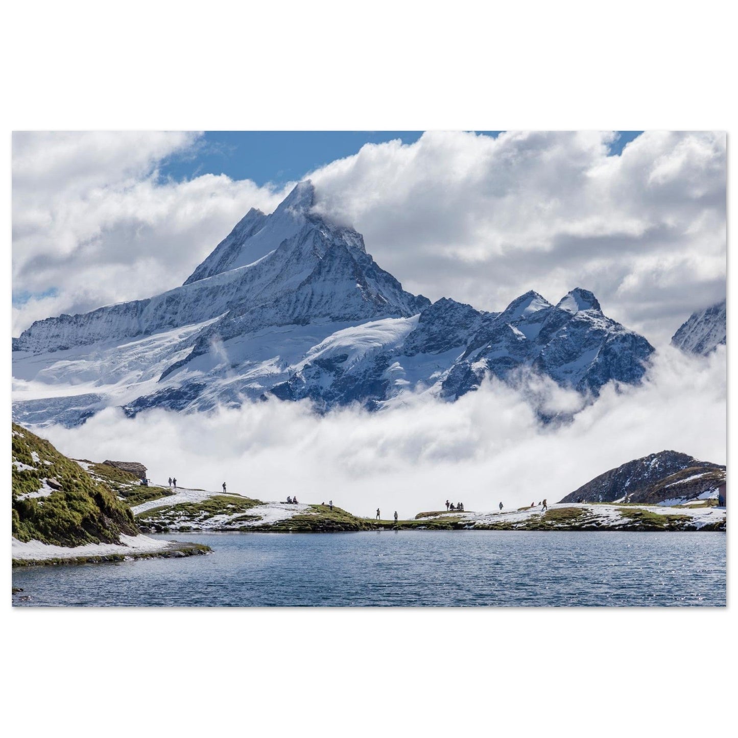 Photo du lac de Bachalp encore enneigé face au Schreckhorn — tableau photo paysage de montagne en Alu Dibond
