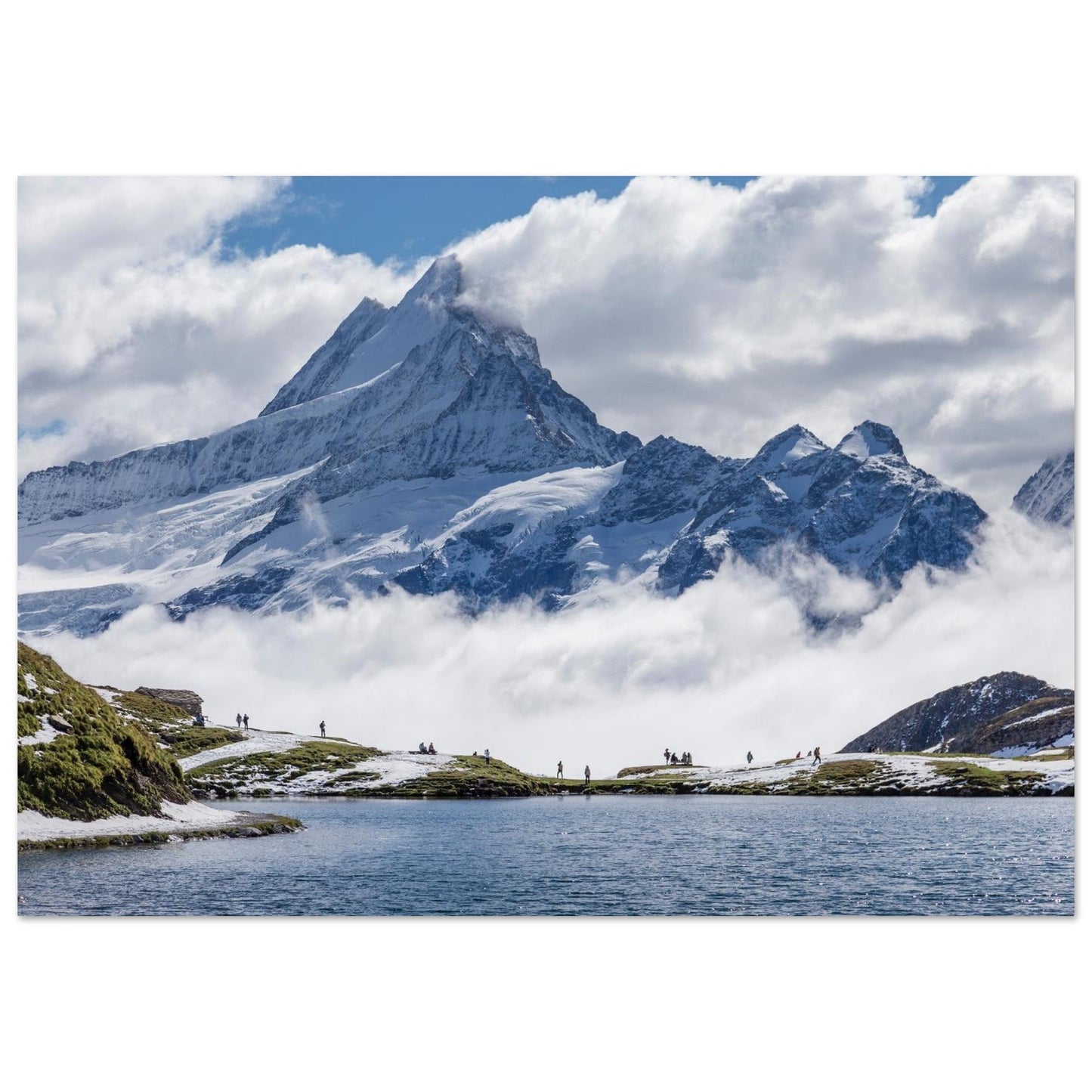 Photo du lac de Bachalp encore enneigé face au Schreckhorn — tableau photo paysage de montagne en Alu Dibond