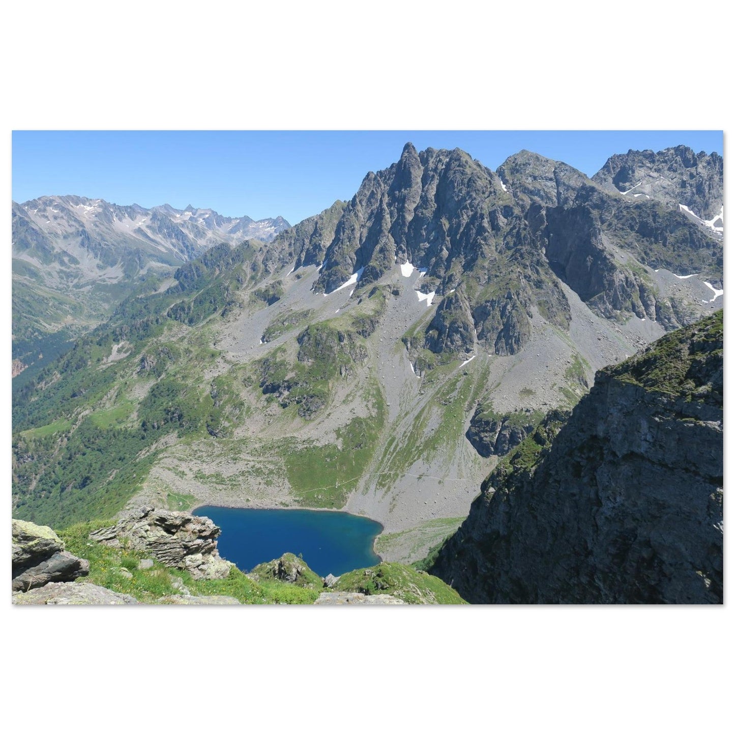 Photo du lac de Crop depuis le pic de Barlet en Belledonne — tableau photo paysage de montagne en Alu Dibond, fabrication française