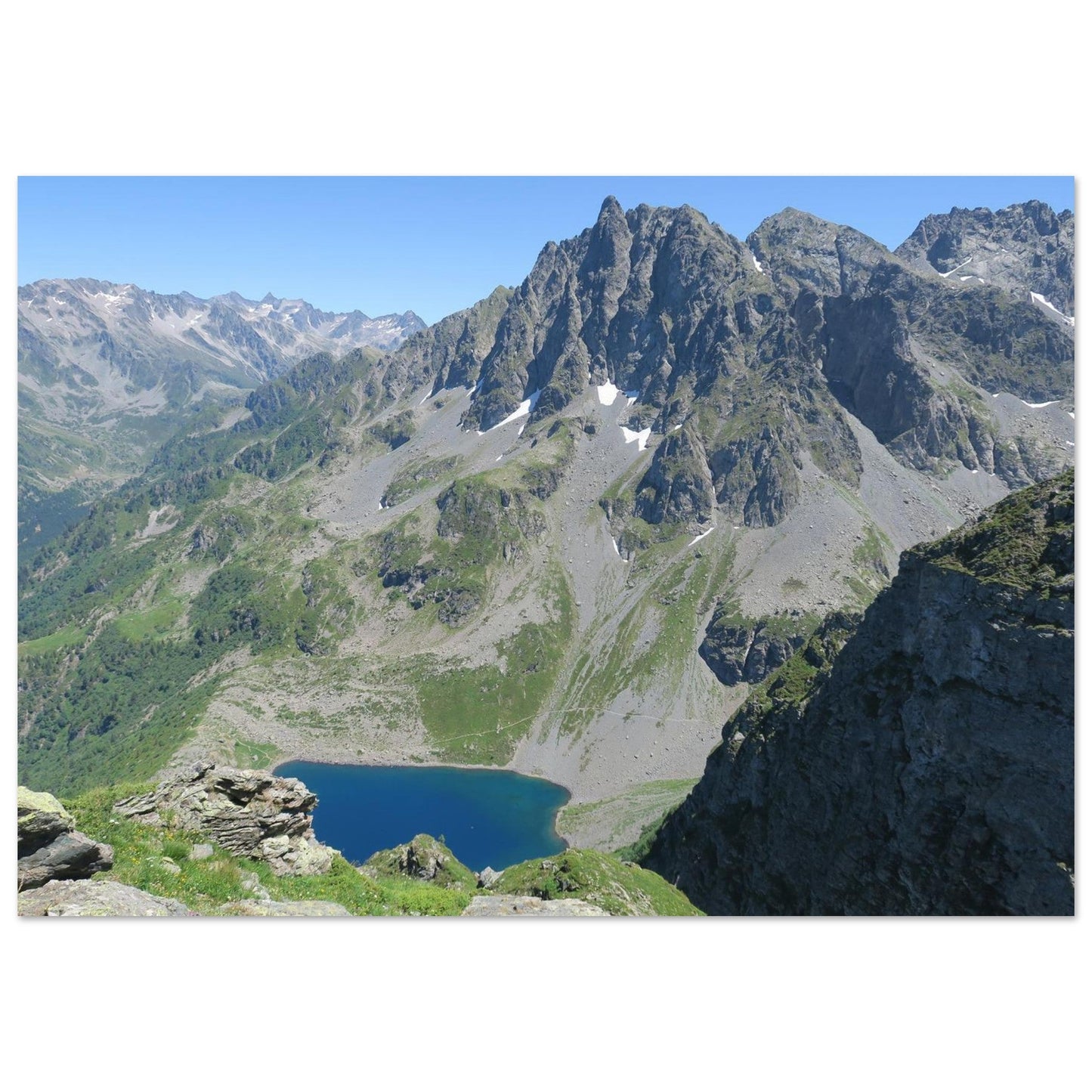 Photo du lac de Crop depuis le pic de Barlet en Belledonne — tableau photo paysage de montagne en Alu Dibond, fabrication française