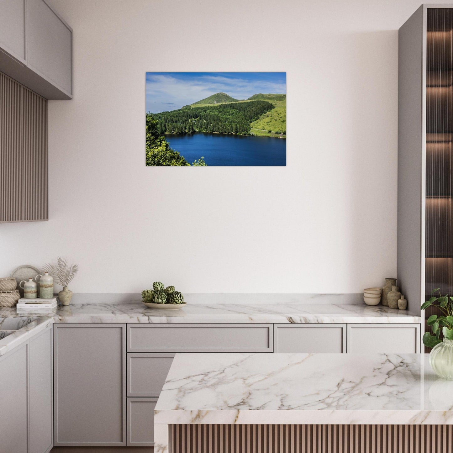 Tableau photo du lac de Guéry au cœur des monts Dore sur aluminium Dibond mat, exposé dans une chambre