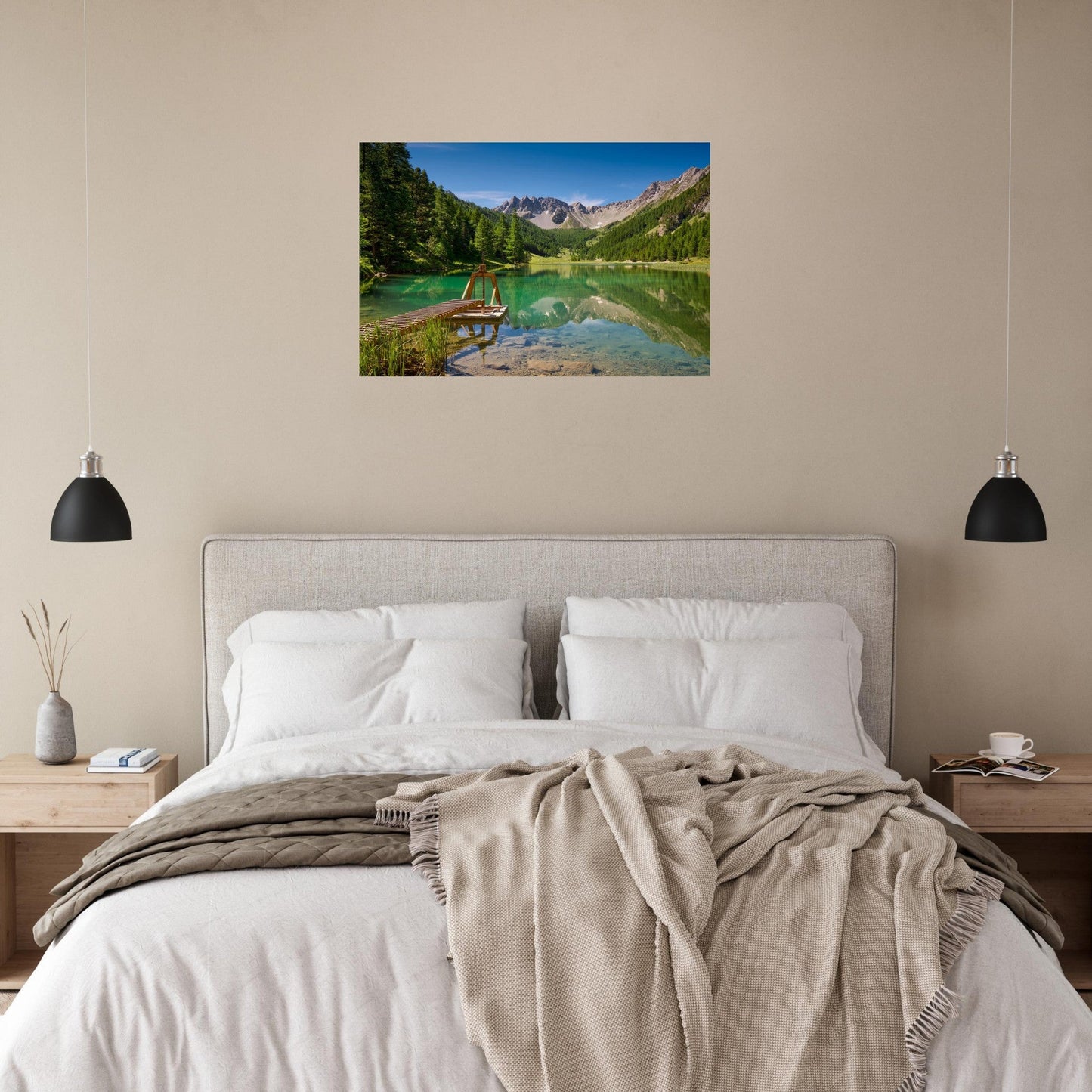 Photo du lac de l’Orceyrette et de sa forêt de mélèzes en été — tableau photo paysage de montagne en Alu Dibond