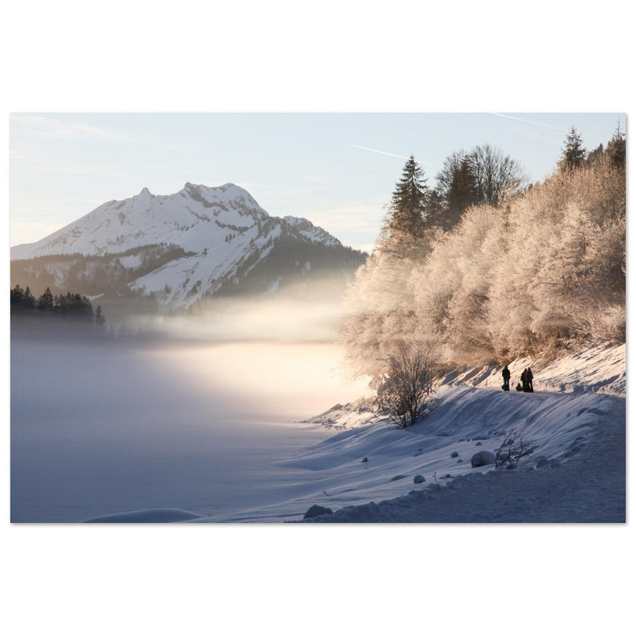 Photo du lac de Montriond gelé dans la brume hivernale — tableau photo paysage de montagne en Alu Dibond, fabrication française