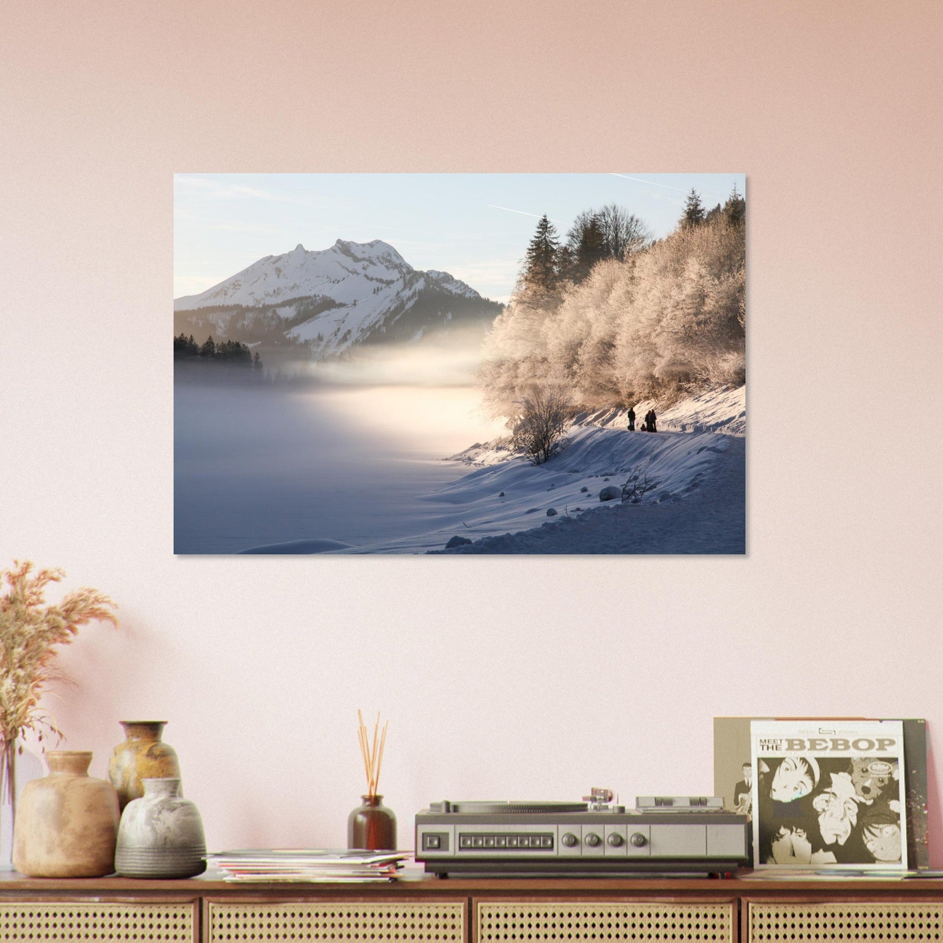 Photo du lac de Montriond gelé dans la brume hivernale — tableau photo paysage de montagne en Alu Dibond
