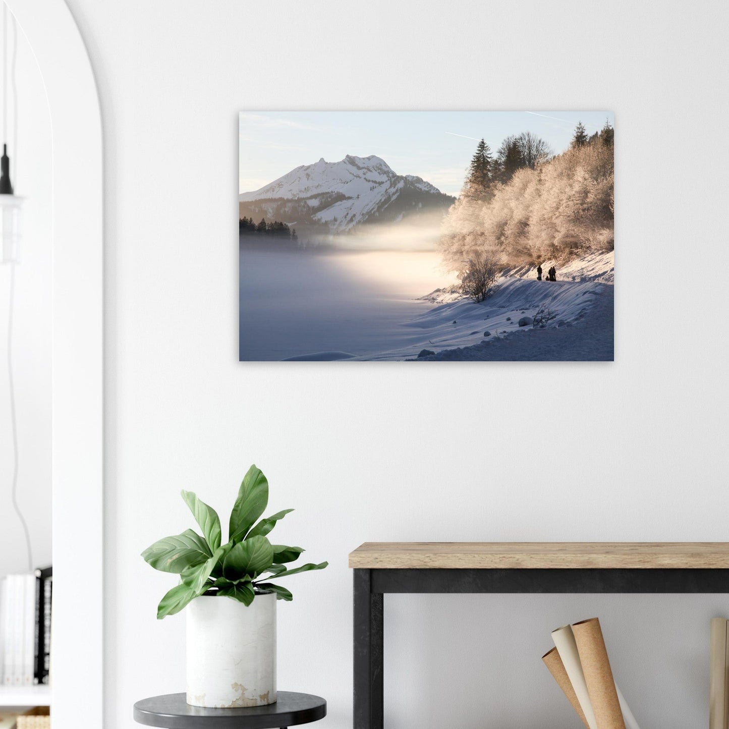 Photo du lac de Montriond gelé dans la brume hivernale — tableau photo paysage de montagne en Alu Dibond