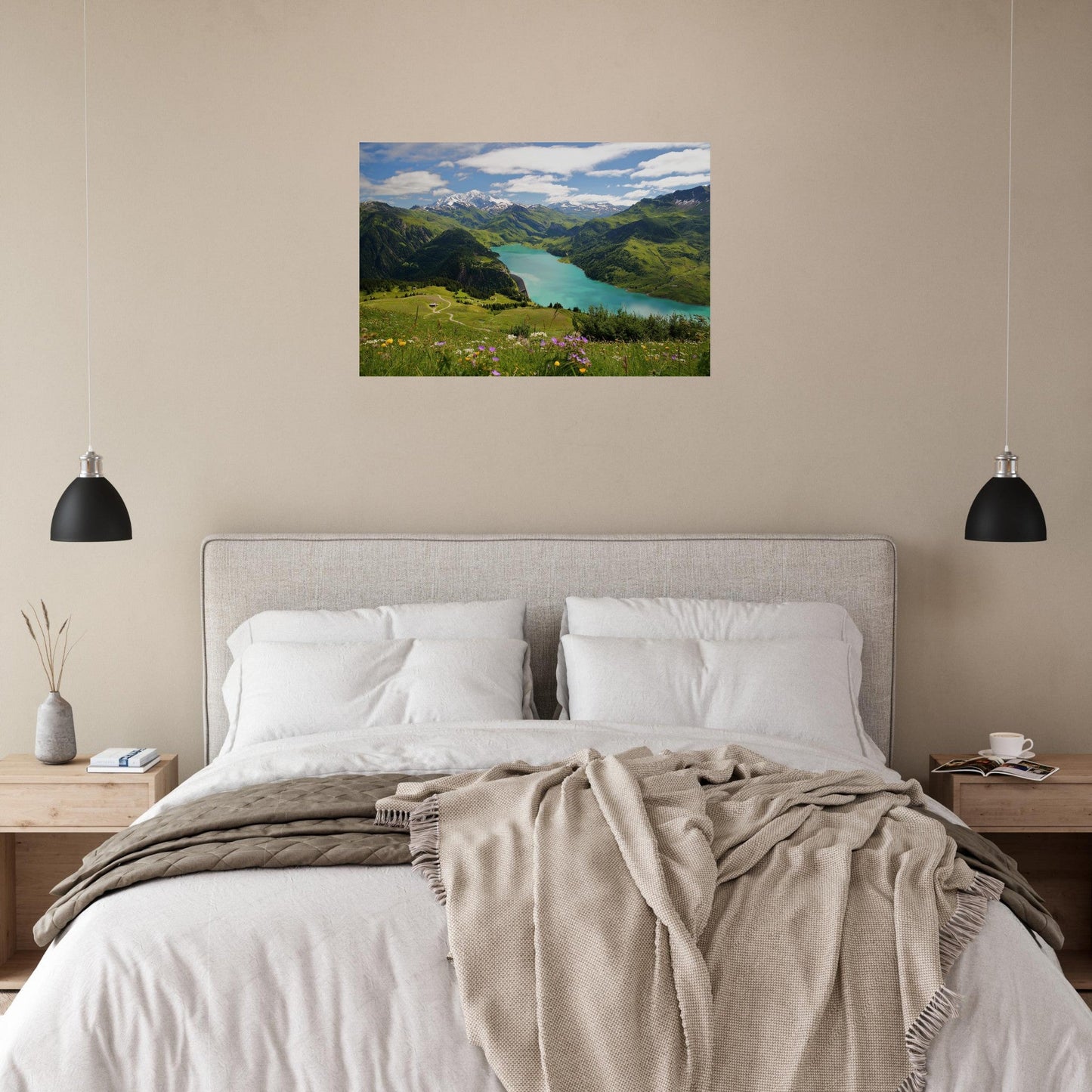 Tableau photo du Lac de Roselend et Mont-Blanc depuis Roche Parstire sur aluminium Dibond mat, présenté dans un espace de vie