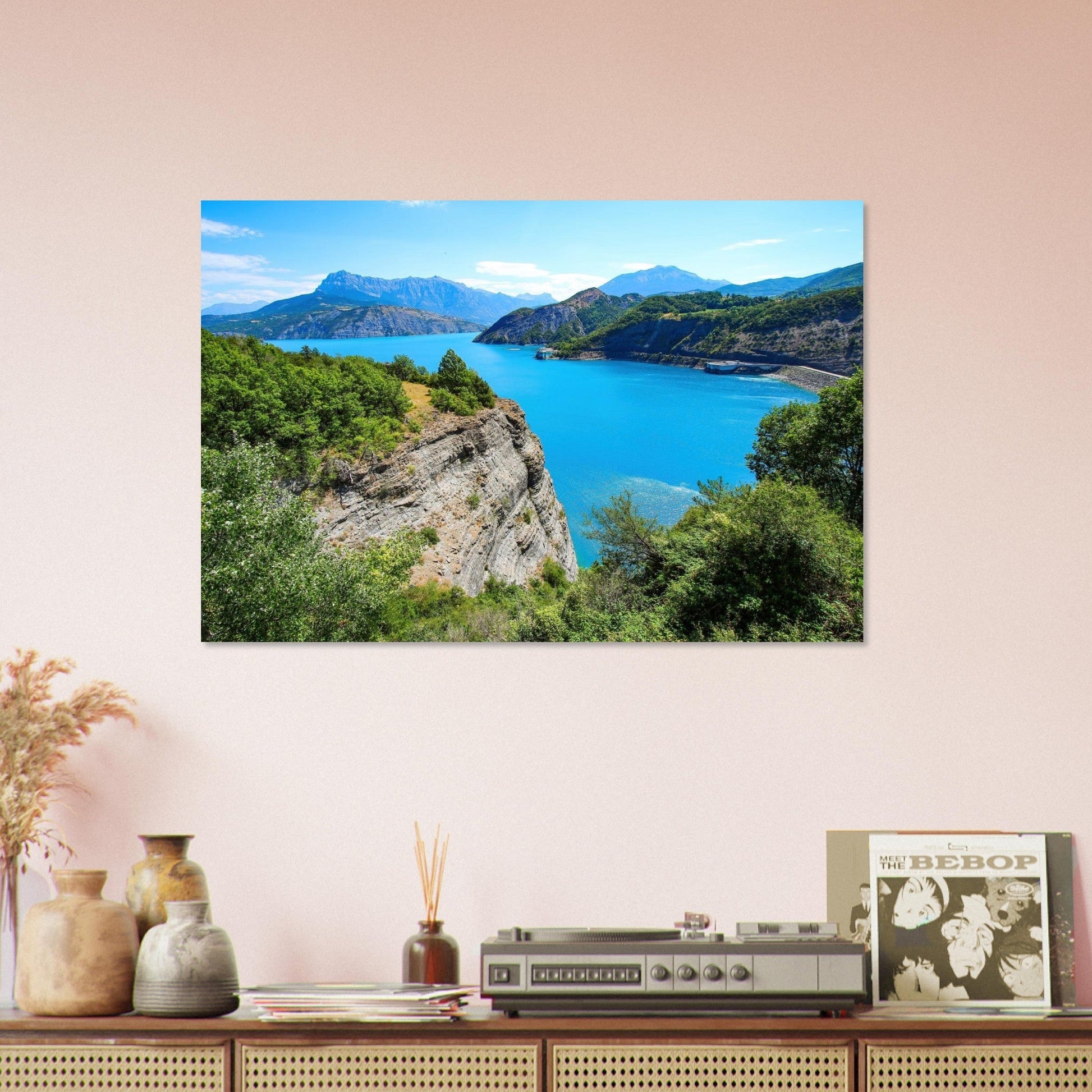 Photo du lac de Serre-Ponçon aux eaux turquoise — tableau photo paysage de montagne en Alu Dibond