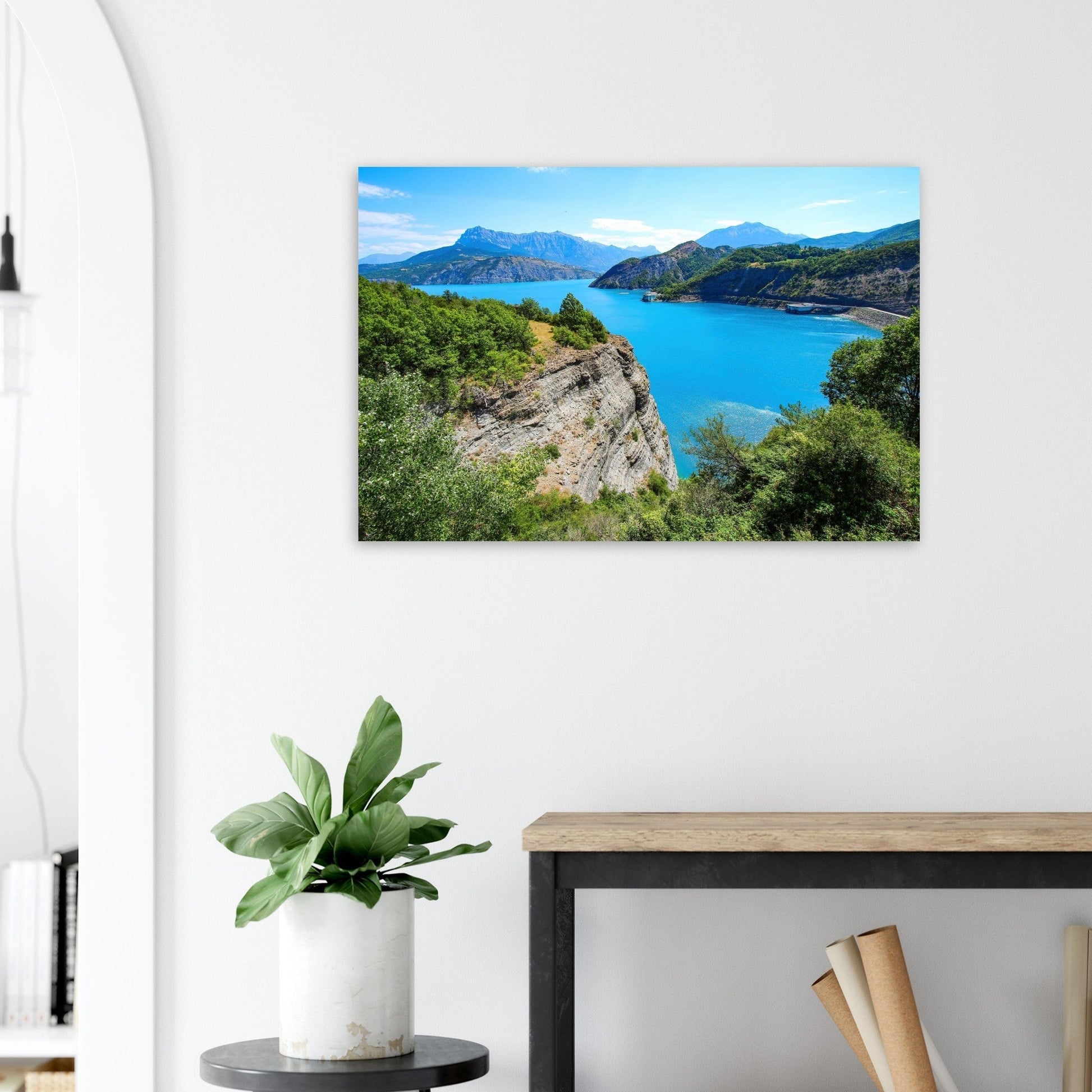 Photo du lac de Serre-Ponçon aux eaux turquoise — tableau photo paysage de montagne en Alu Dibond