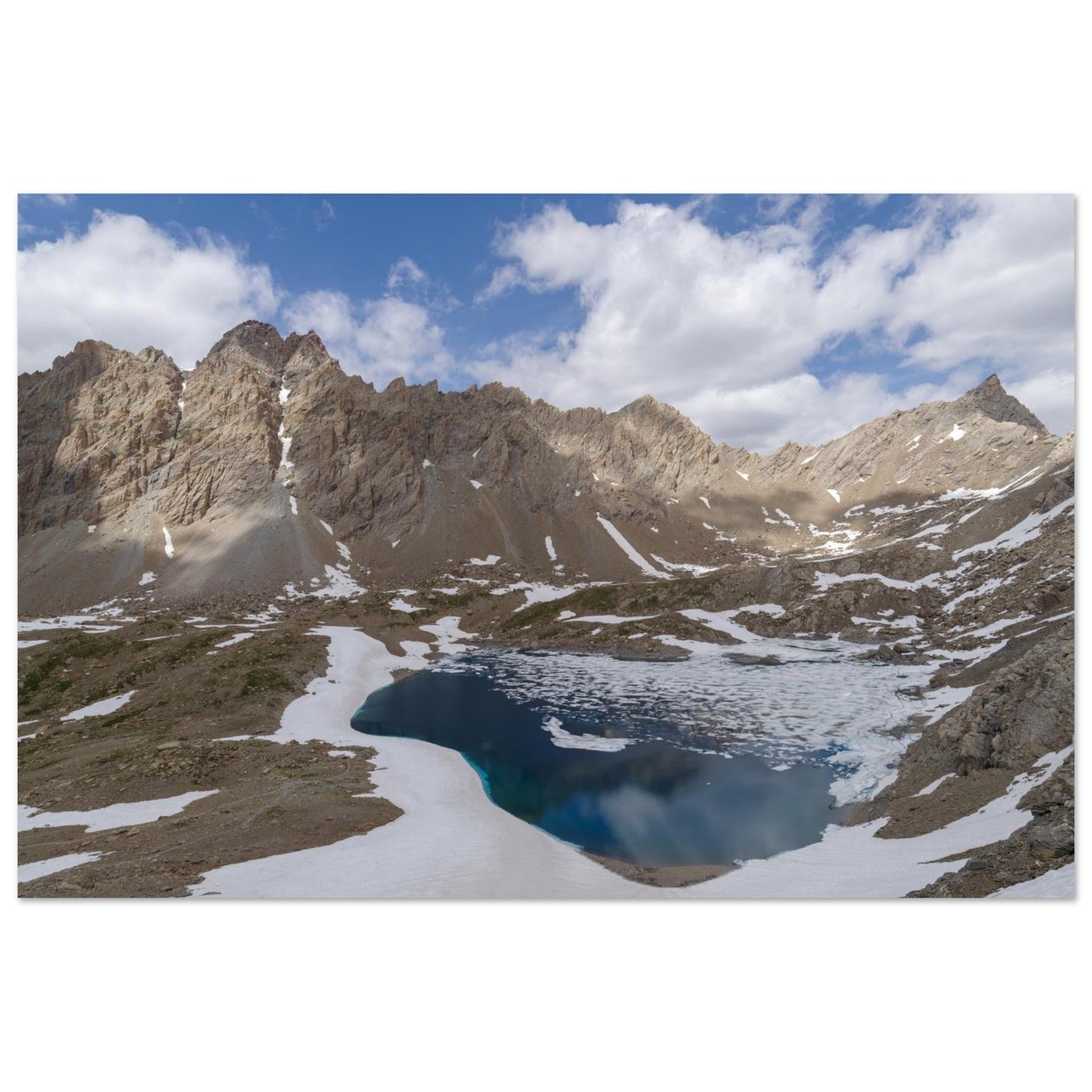 Photo du lac des Neuf Couleurs dans le massif du Chambeyron — tableau photo paysage de montagne en Alu Dibond