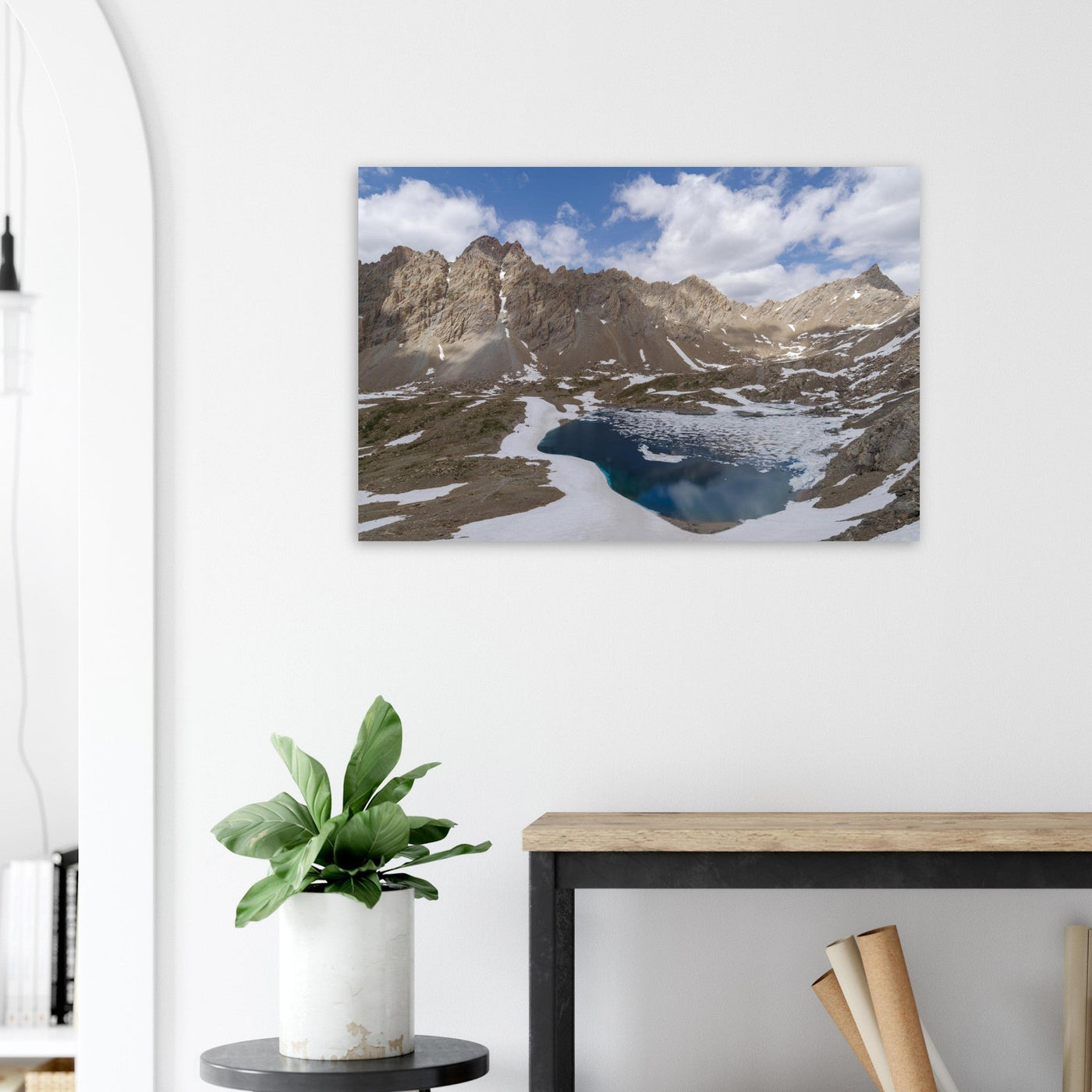 Simulation d’un tableau AluArtMountains dans un intérieur