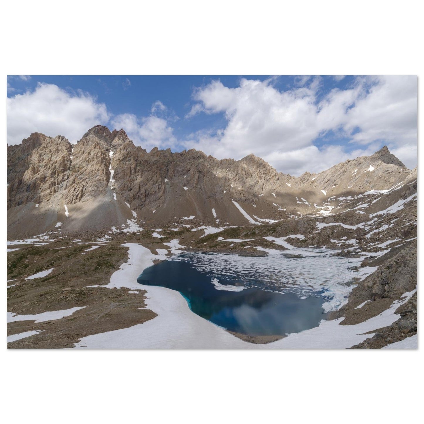 Photo du lac des Neuf Couleurs dans le massif du Chambeyron — tableau photo paysage de montagne en Alu Dibond