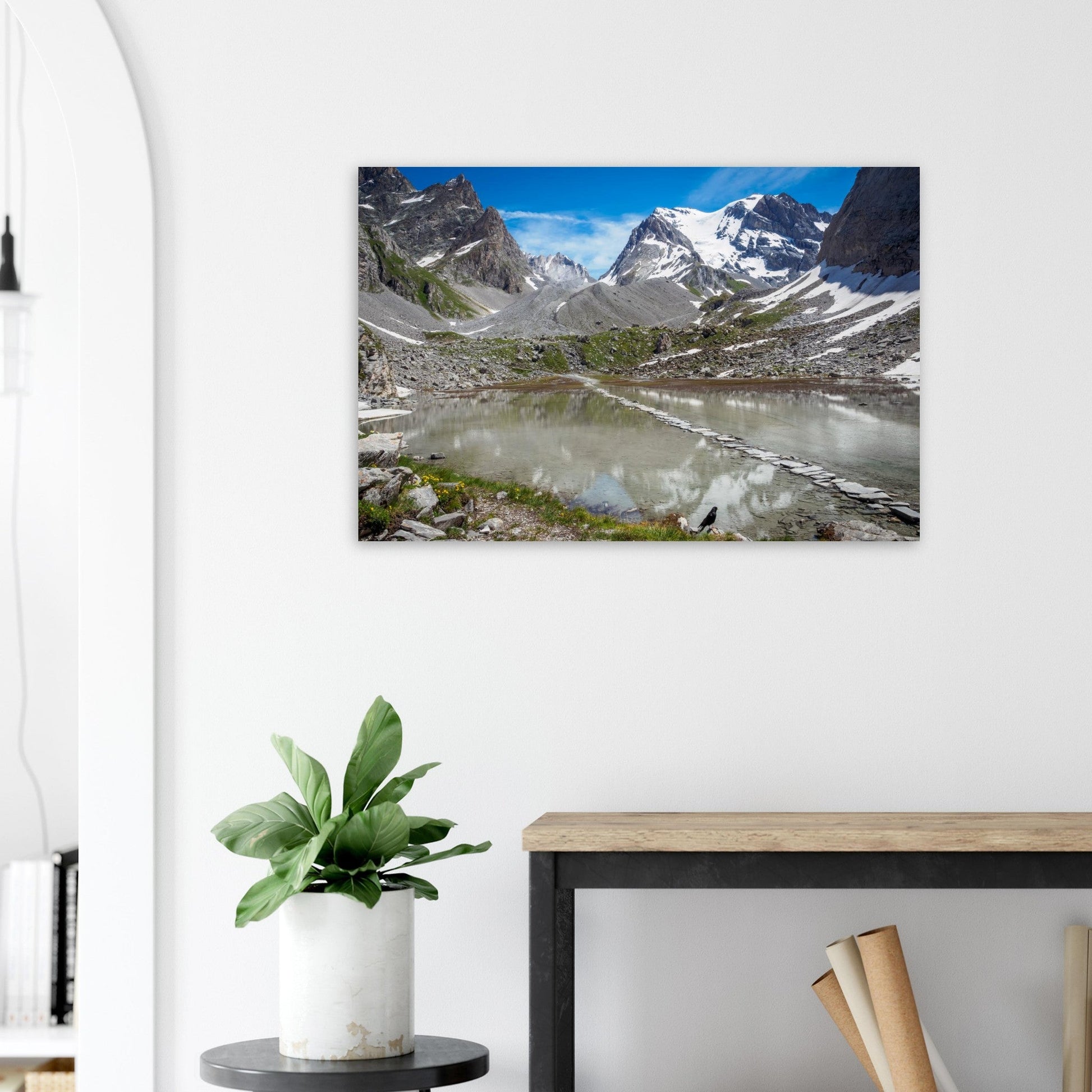 Tableau photo du Lac des Vaches et de la Grande Casse en Vanoise sur aluminium Dibond mat, présenté dans un espace de vie